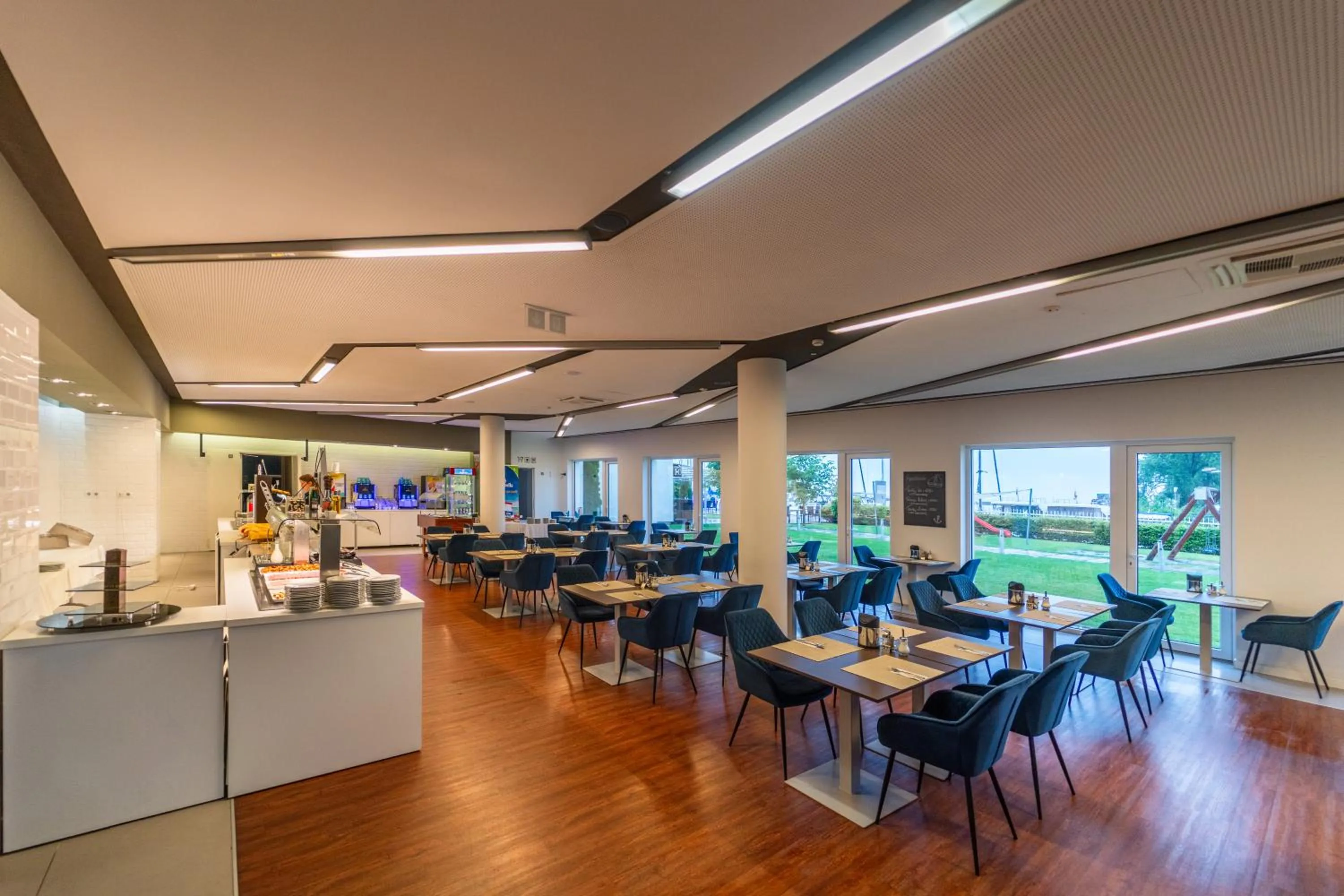 Restaurant/places to eat in Hotel Yacht Wellness & Business