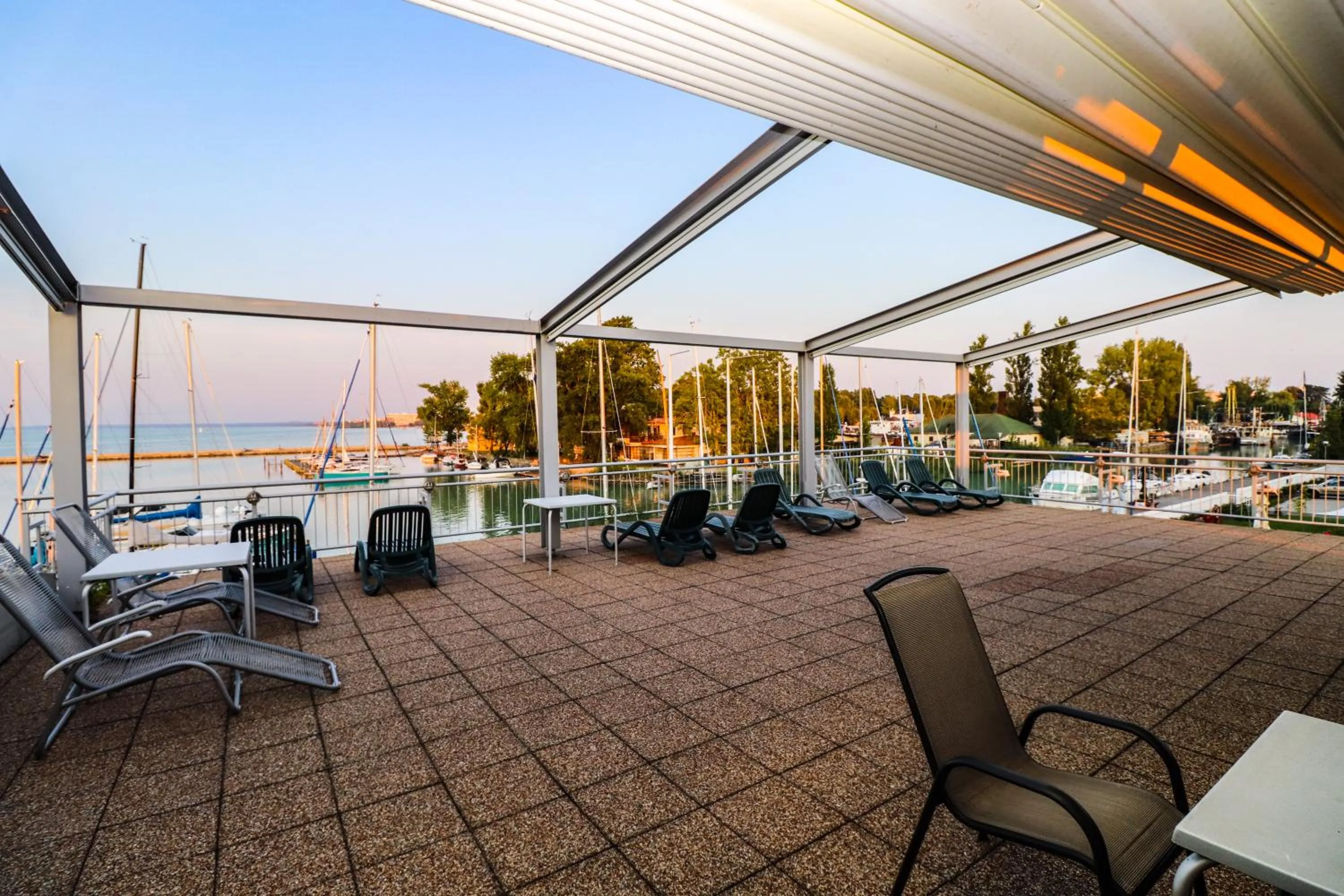 Patio in Hotel Yacht Wellness & Business