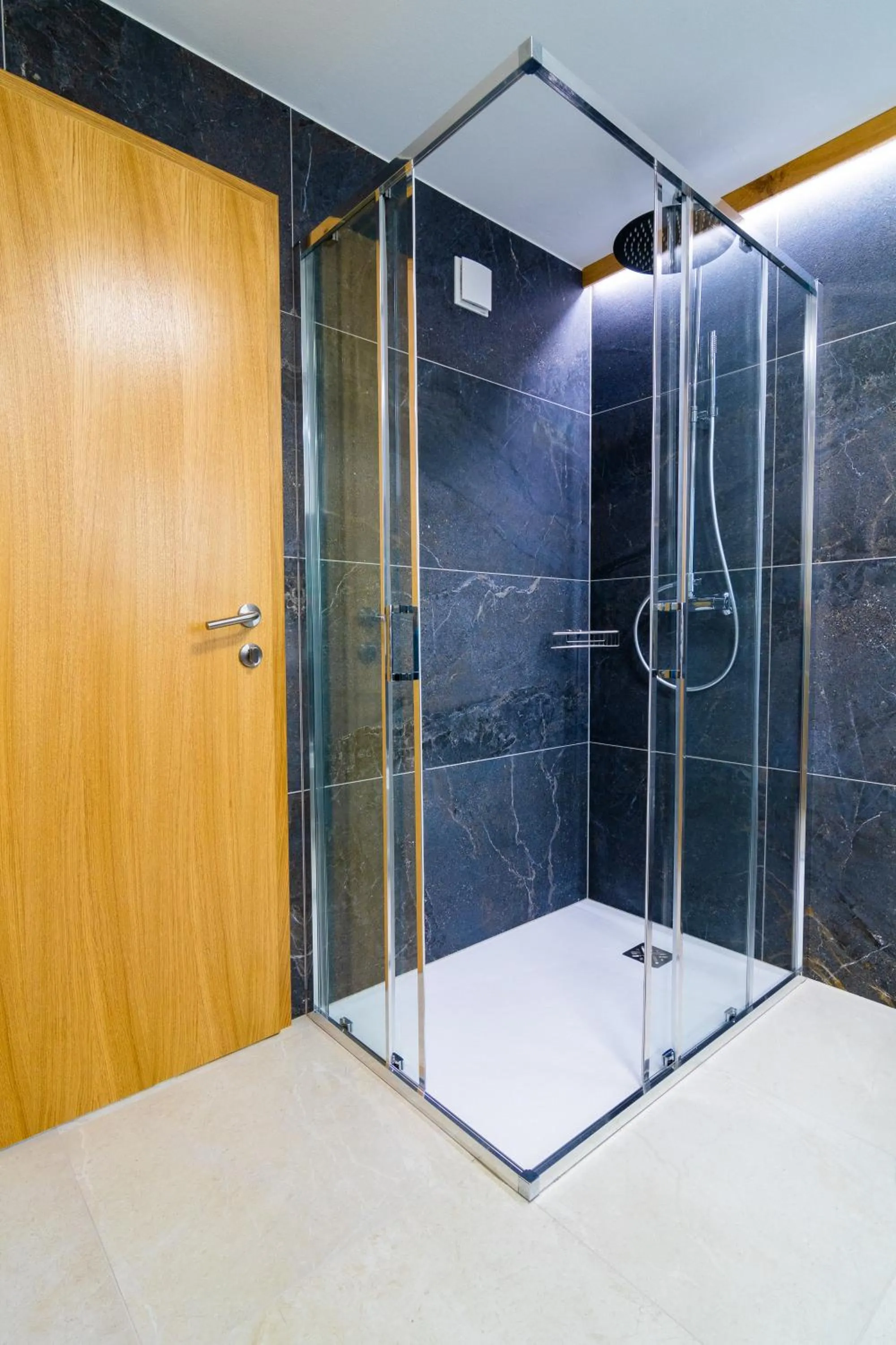 Bathroom in Garden 13