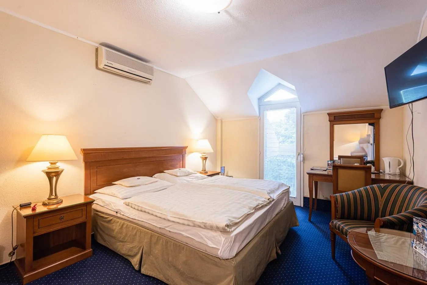 Bed in Hotel Romantik Eger