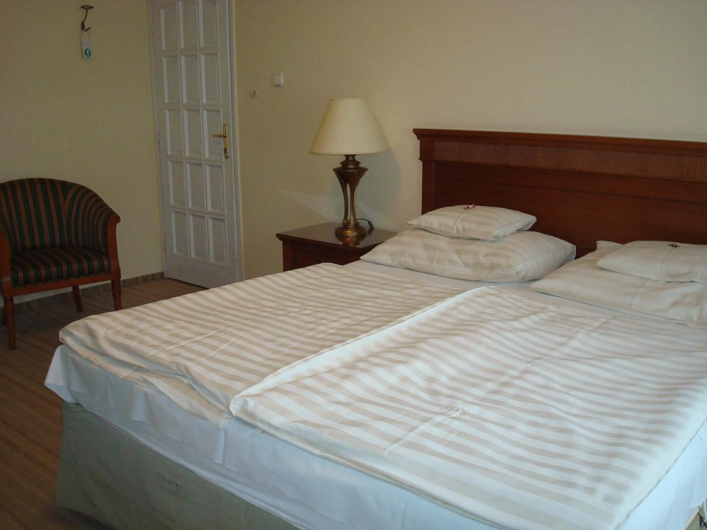 Bed in Hotel Romantik Eger