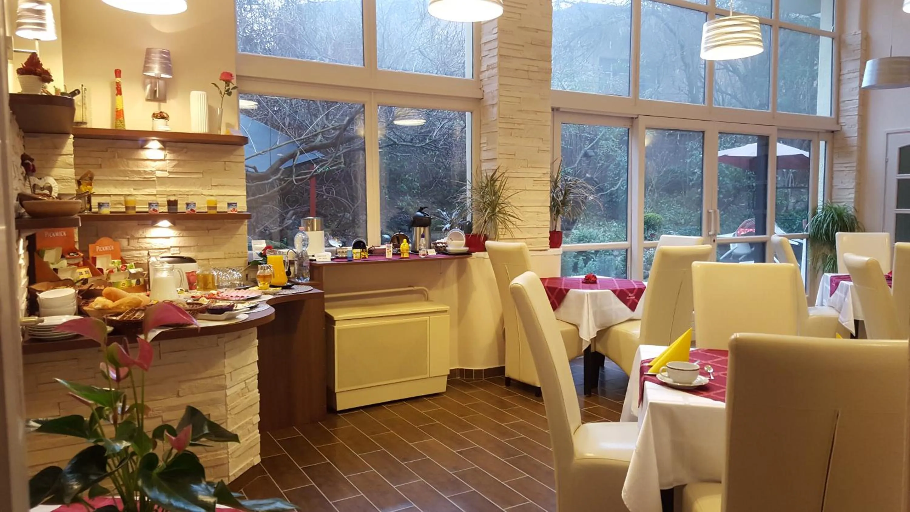 Restaurant/places to eat in Hotel Romantik Eger