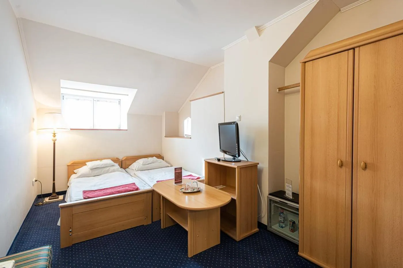 Bed in Hotel Romantik Eger