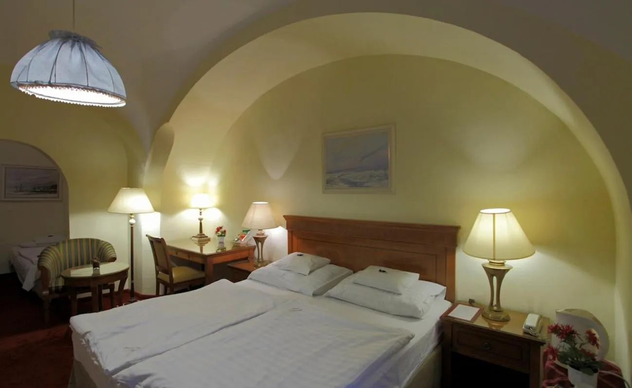 Bed in Hotel Romantik Eger