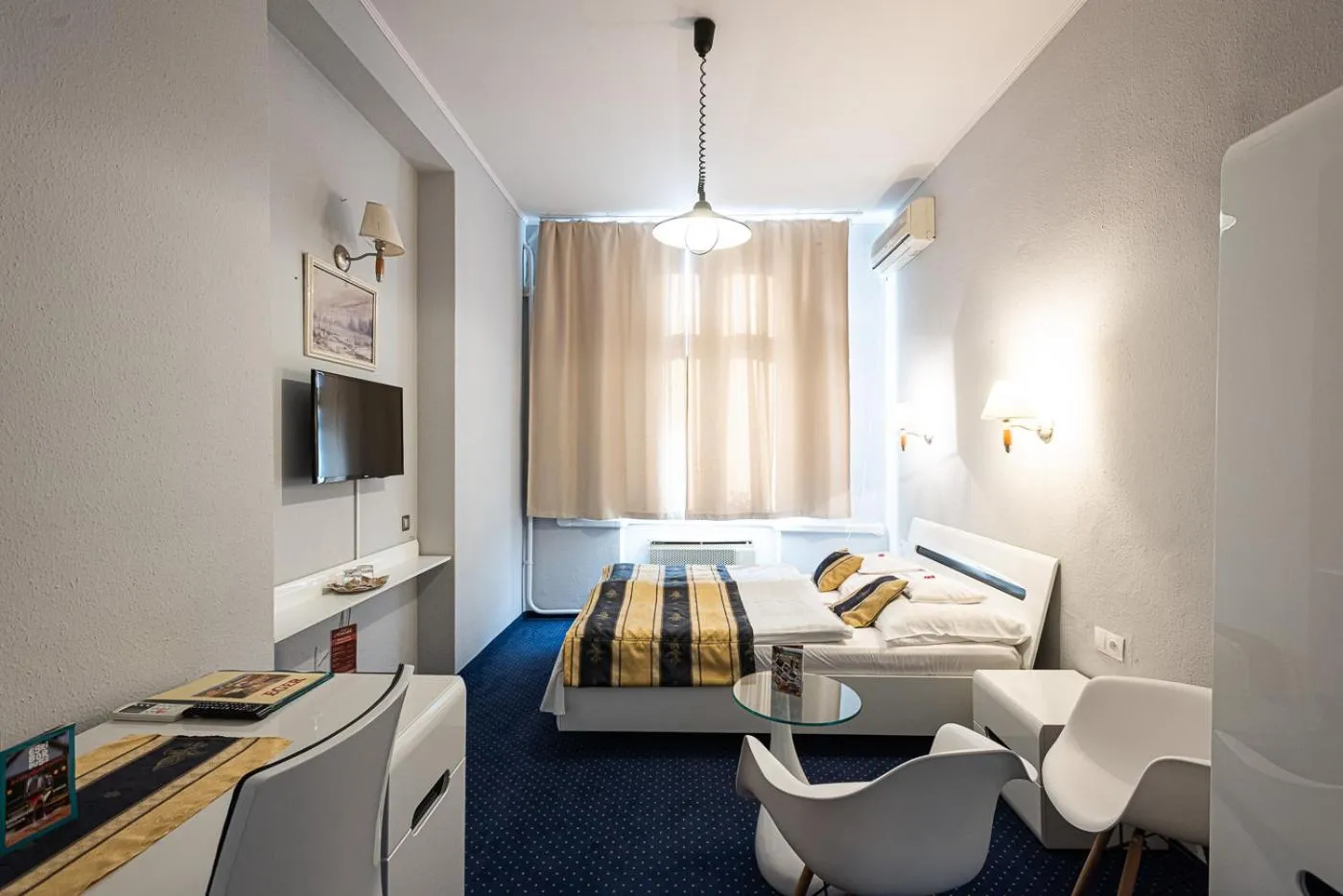 Bed in Hotel Romantik Eger