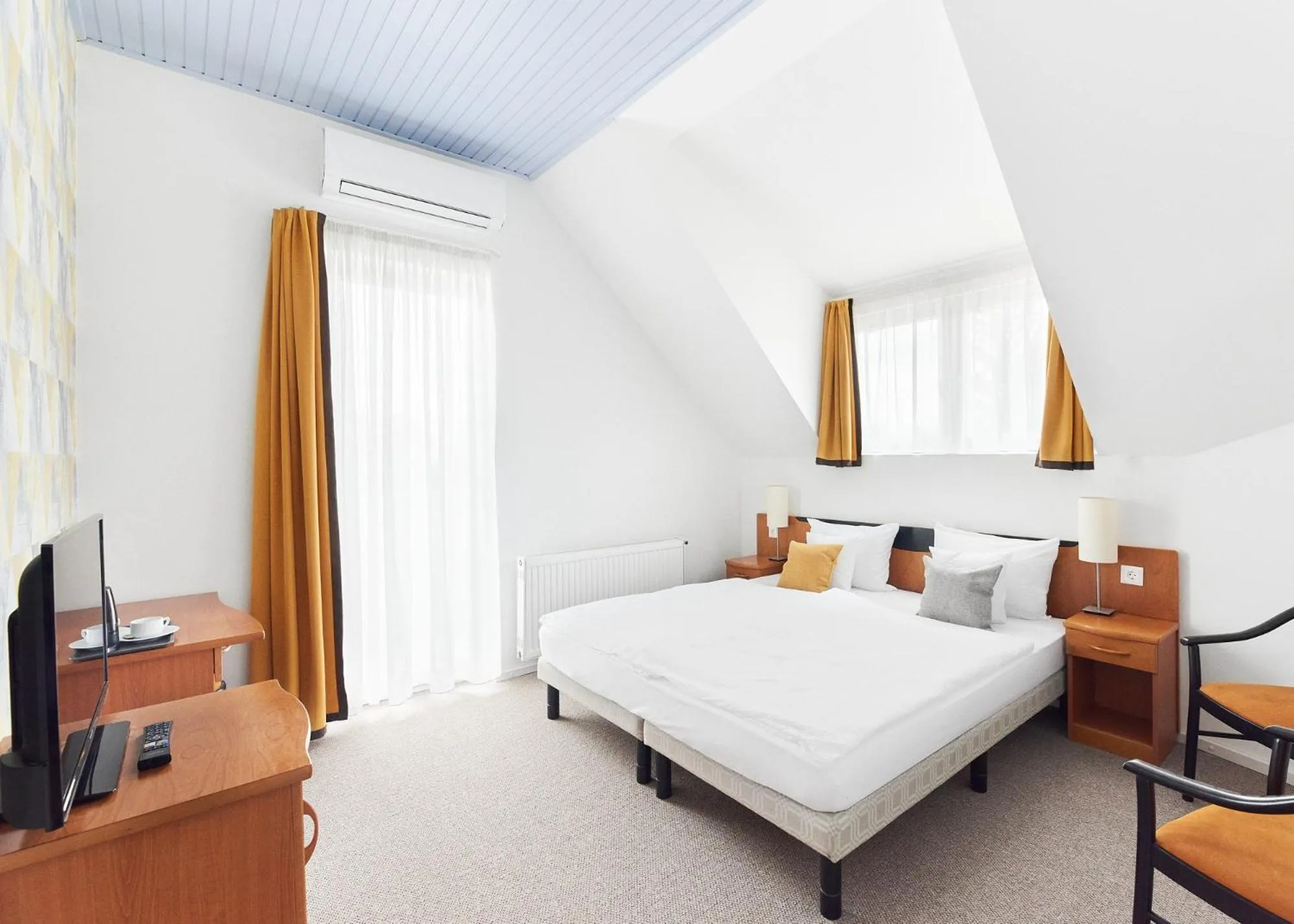 Photo of the whole room in Lorelei Pension Adults Only