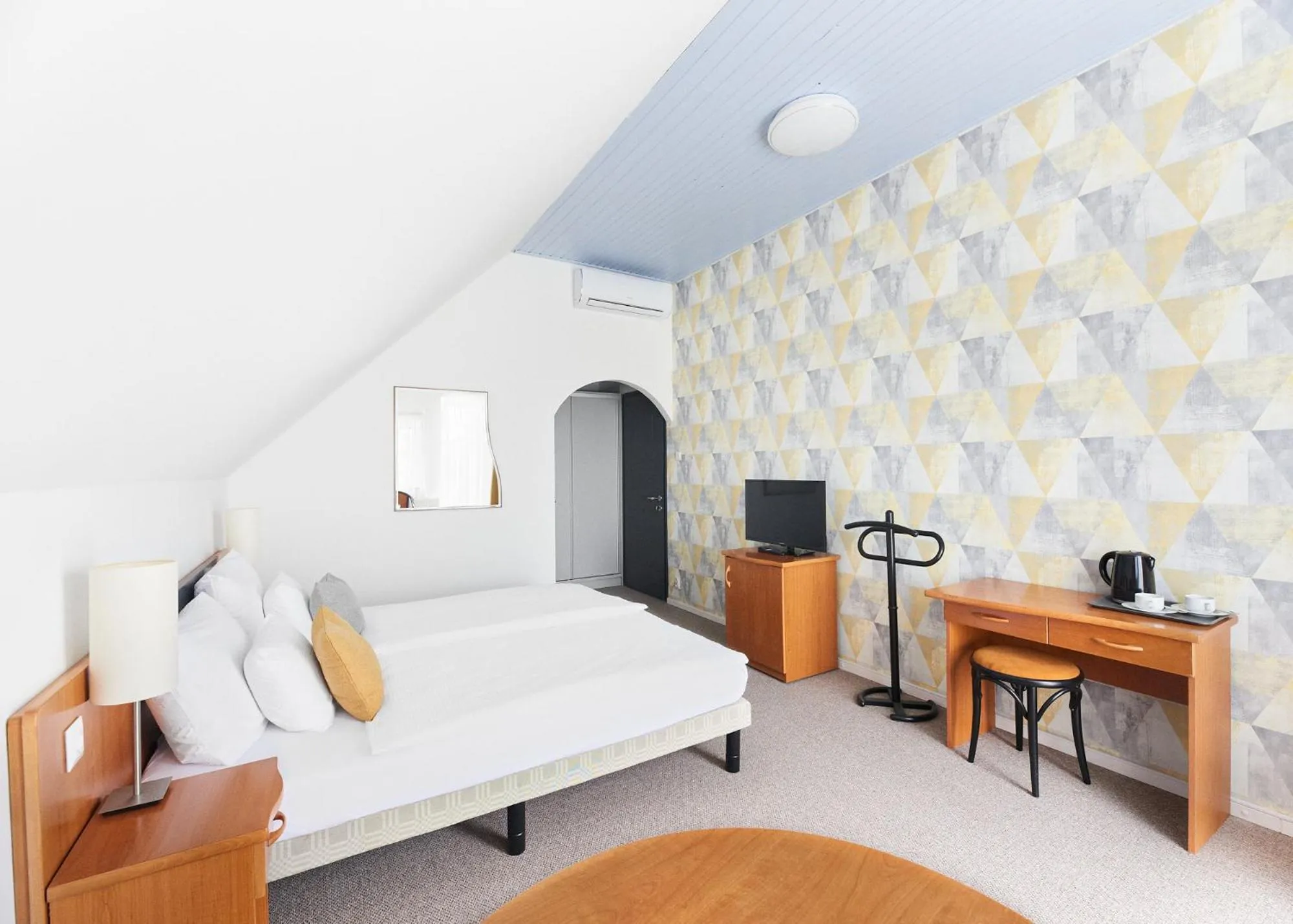 Photo of the whole room in Lorelei Pension Adults Only