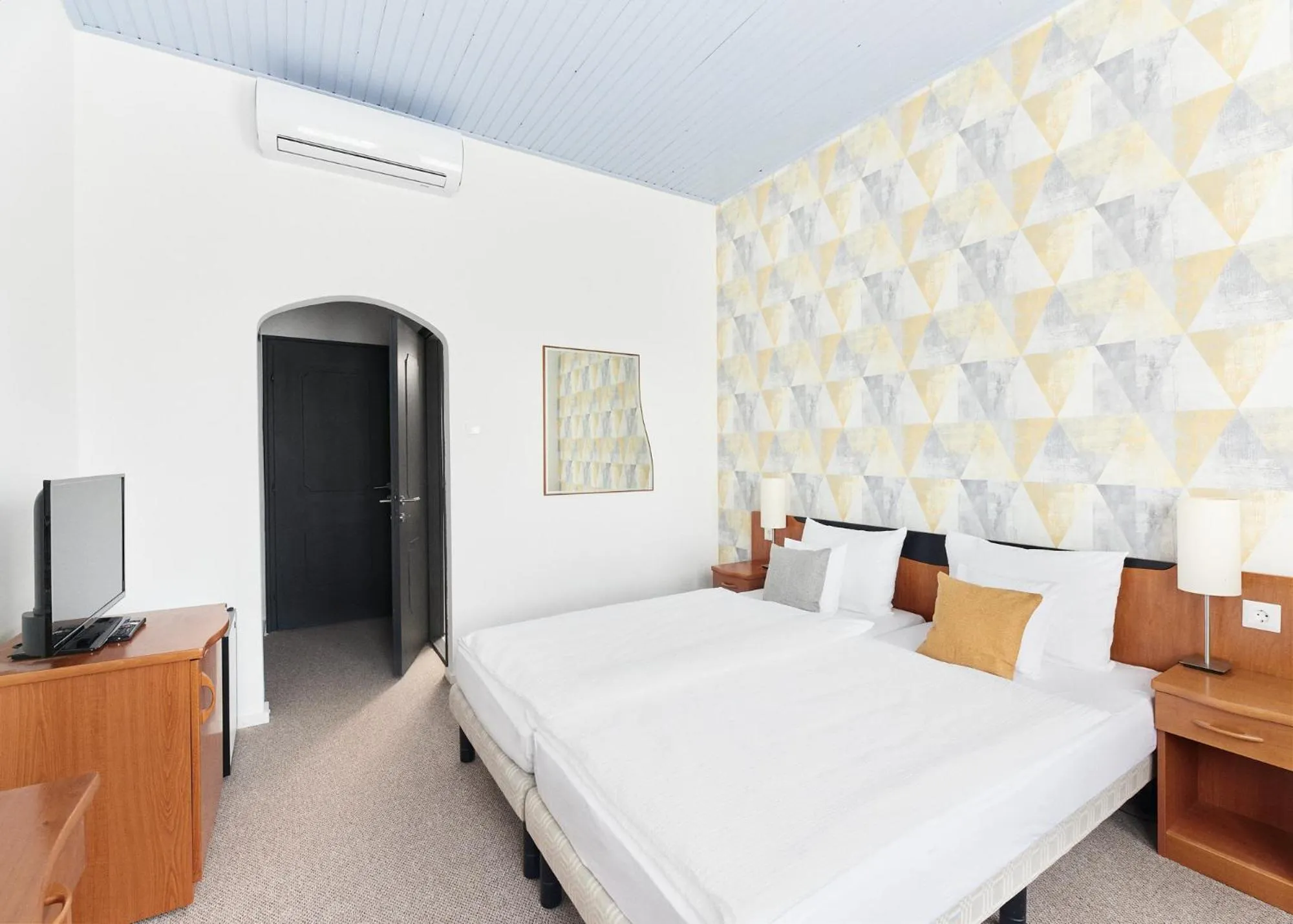 Photo of the whole room in Lorelei Pension Adults Only