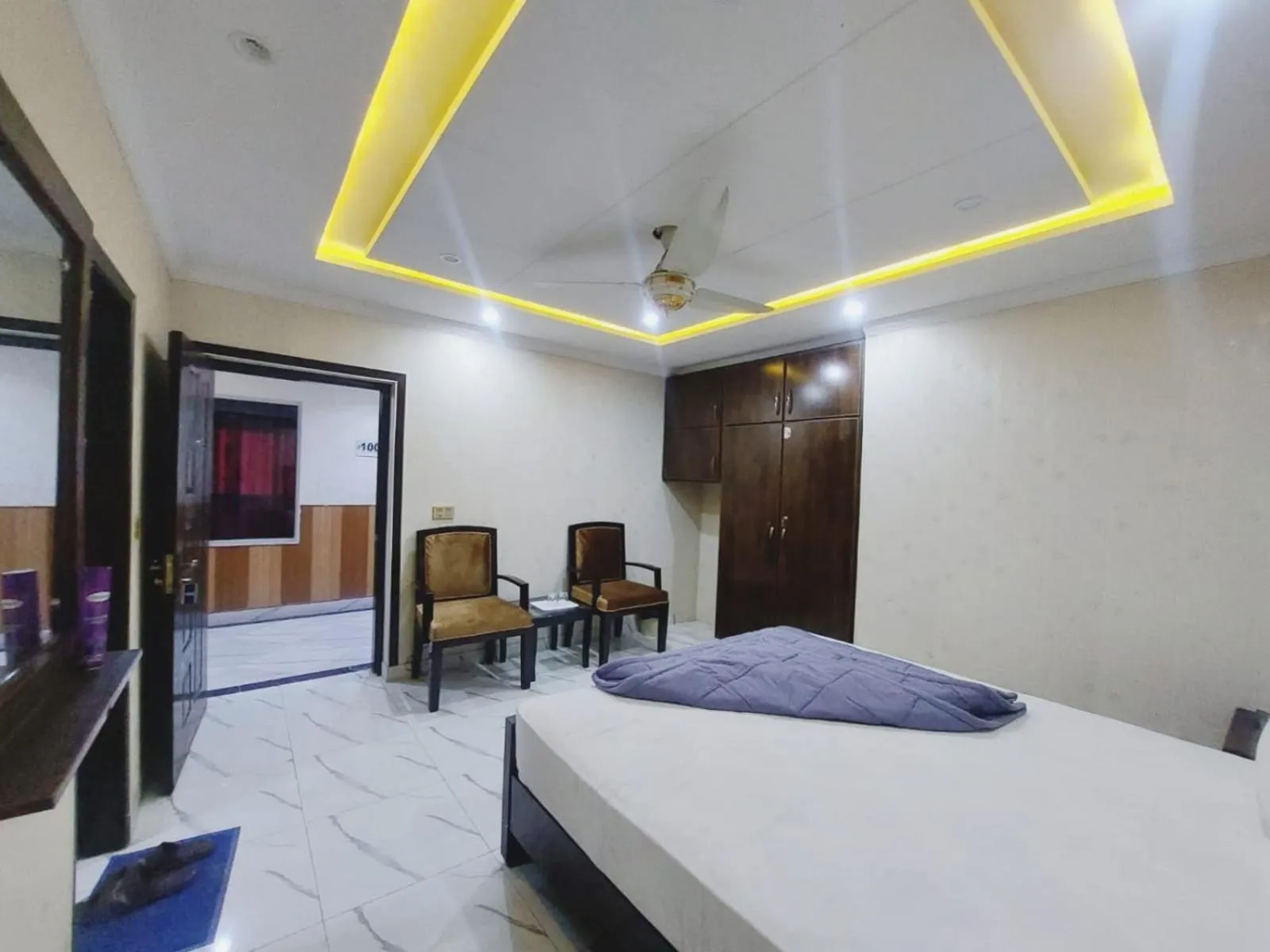 Photo of the whole room, Bed in Hotel White Pearl