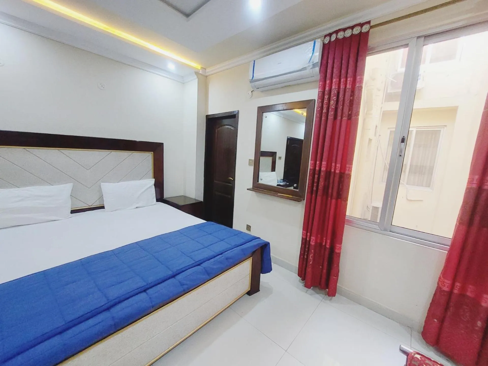 Bedroom, Bed in Hotel White Pearl