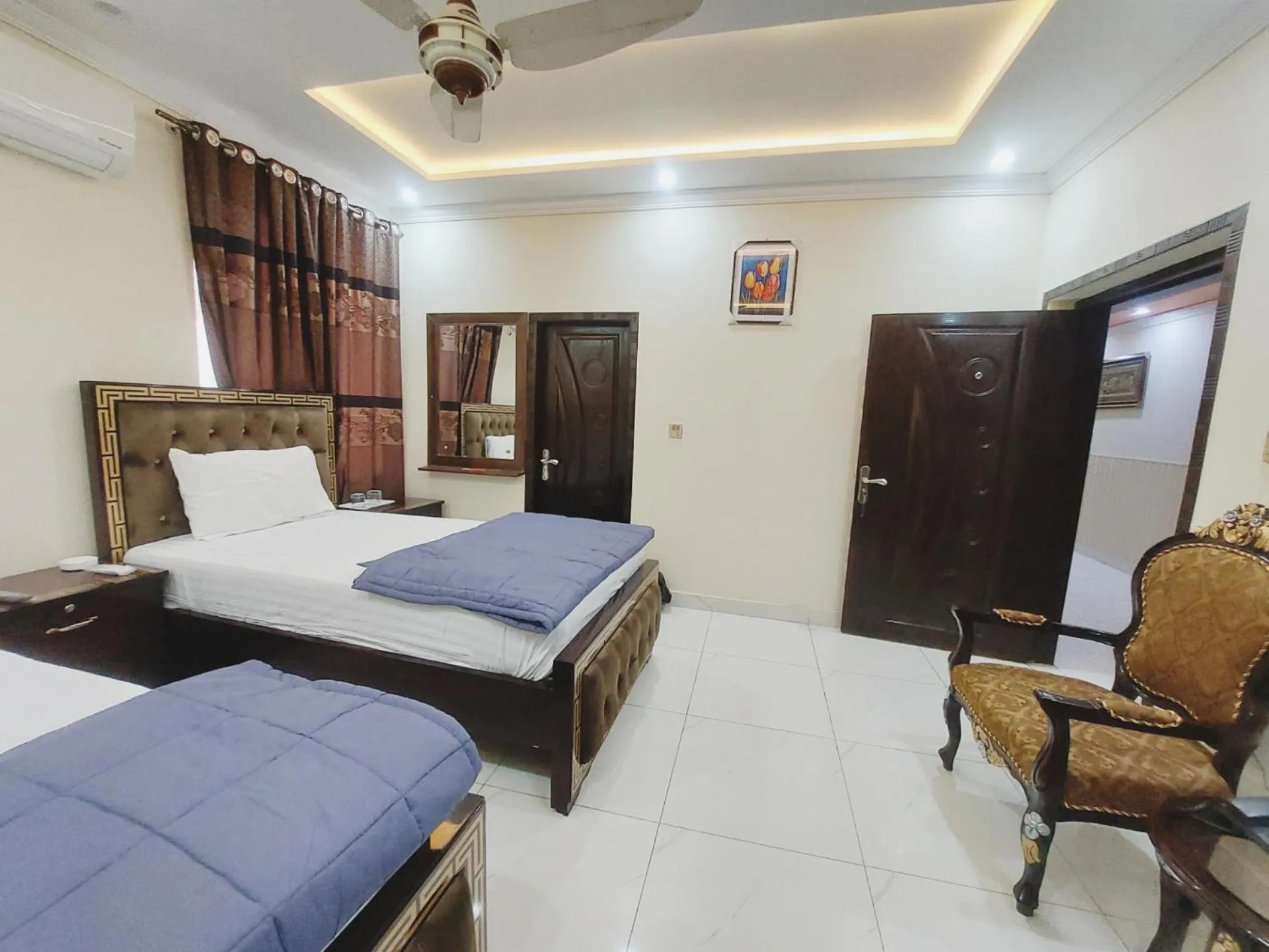 Photo of the whole room, Bed in Hotel White Pearl