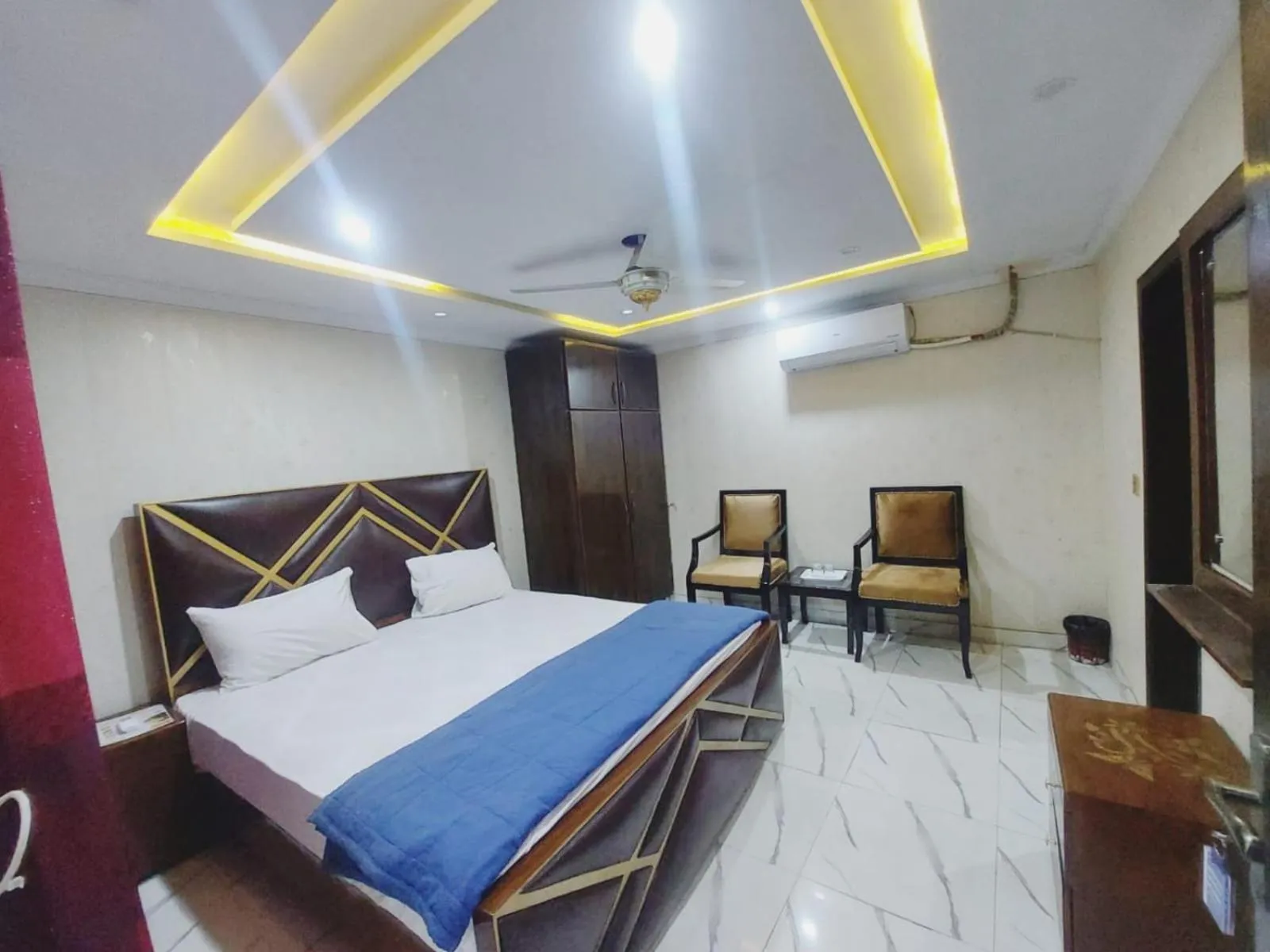 Photo of the whole room, Bed in Hotel White Pearl