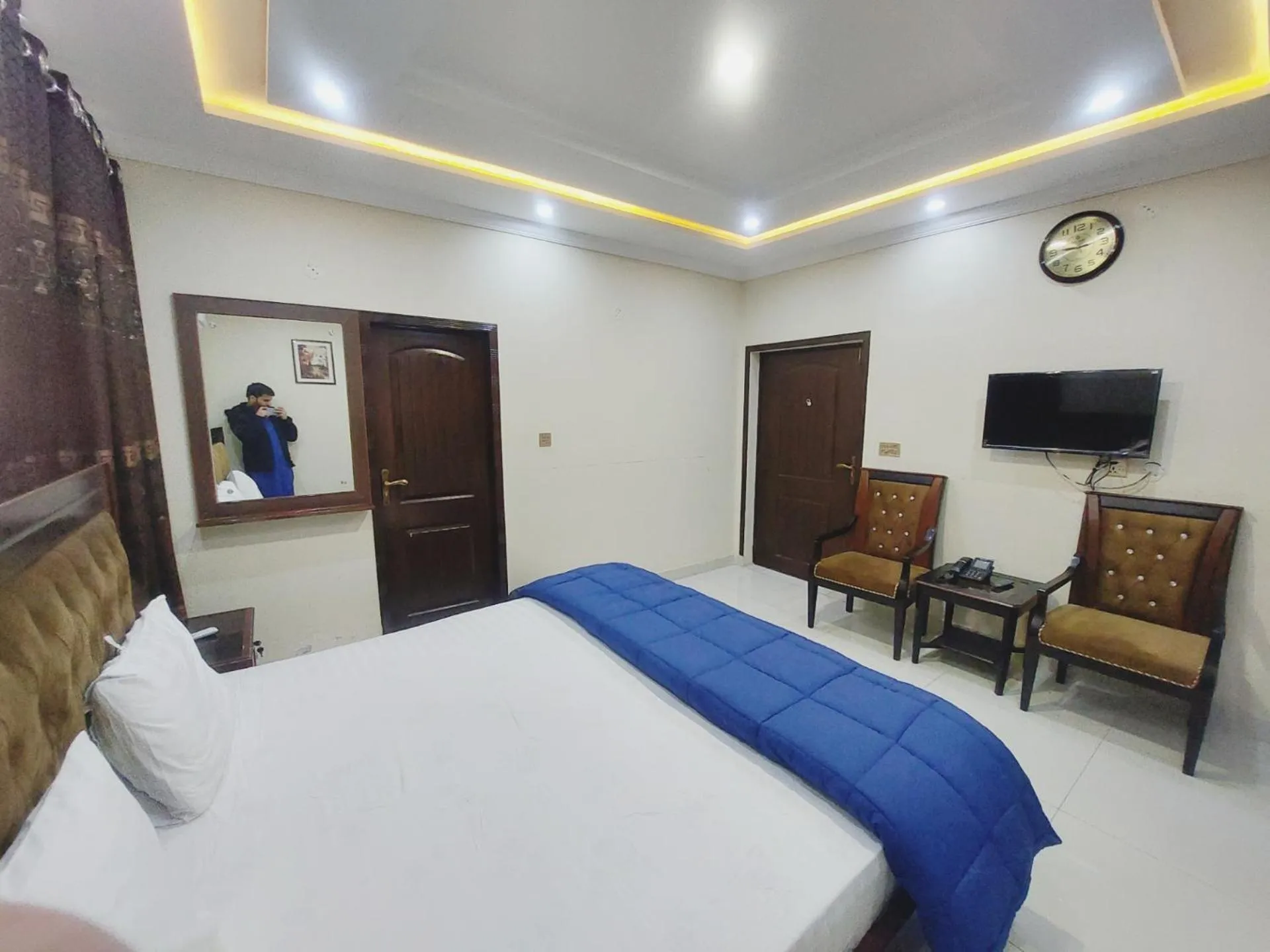 Photo of the whole room, Bed in Hotel White Pearl