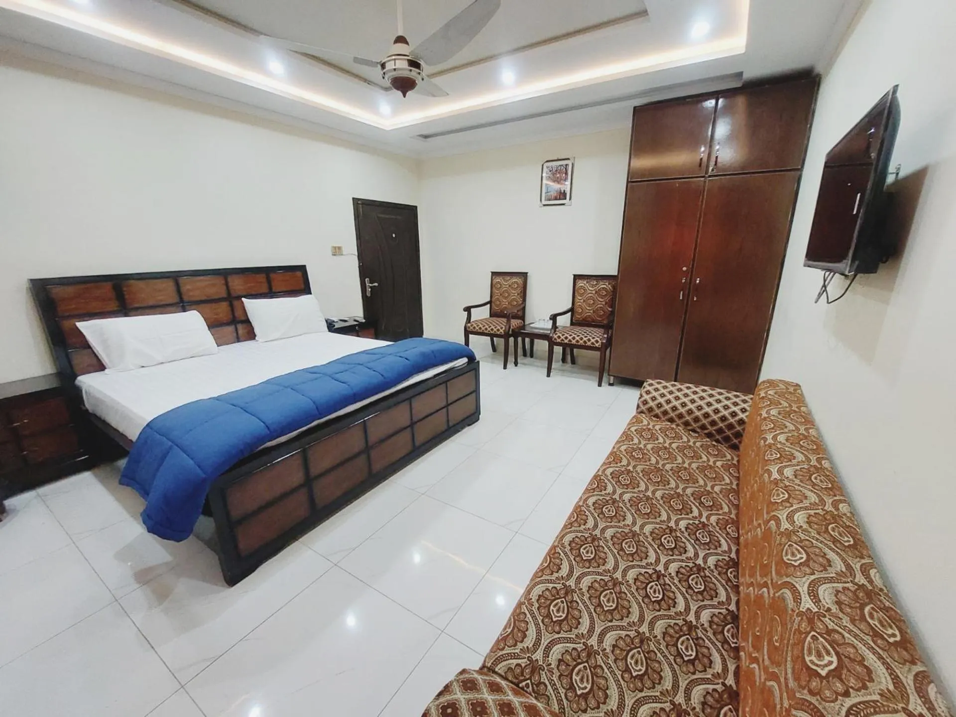 Photo of the whole room, Bed in Hotel White Pearl