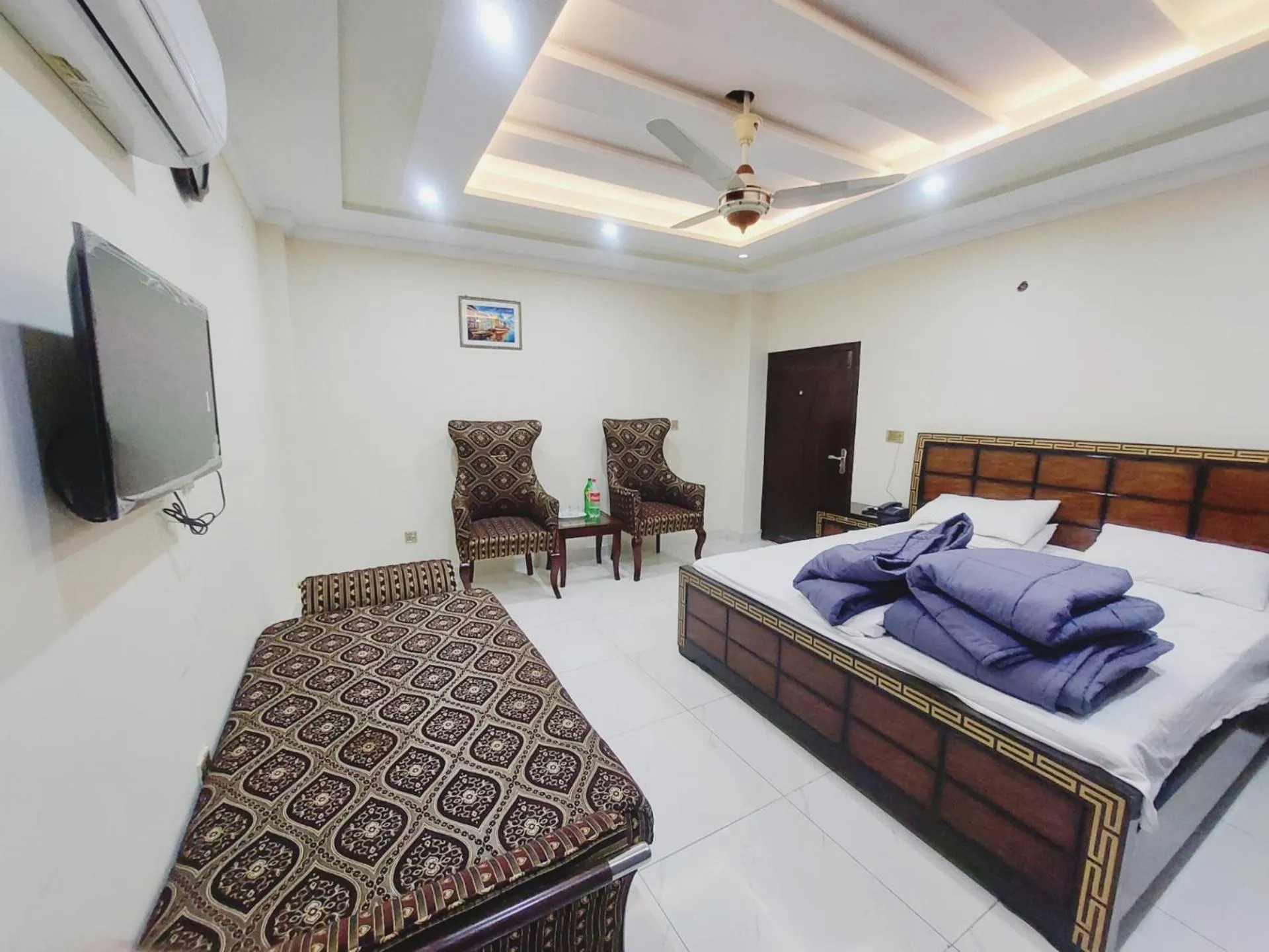 Photo of the whole room, Bed in Hotel White Pearl