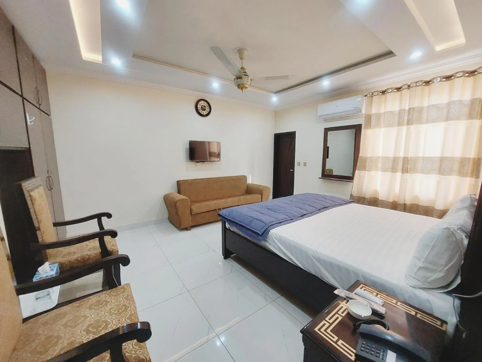 Photo of the whole room, Bed in Hotel White Pearl