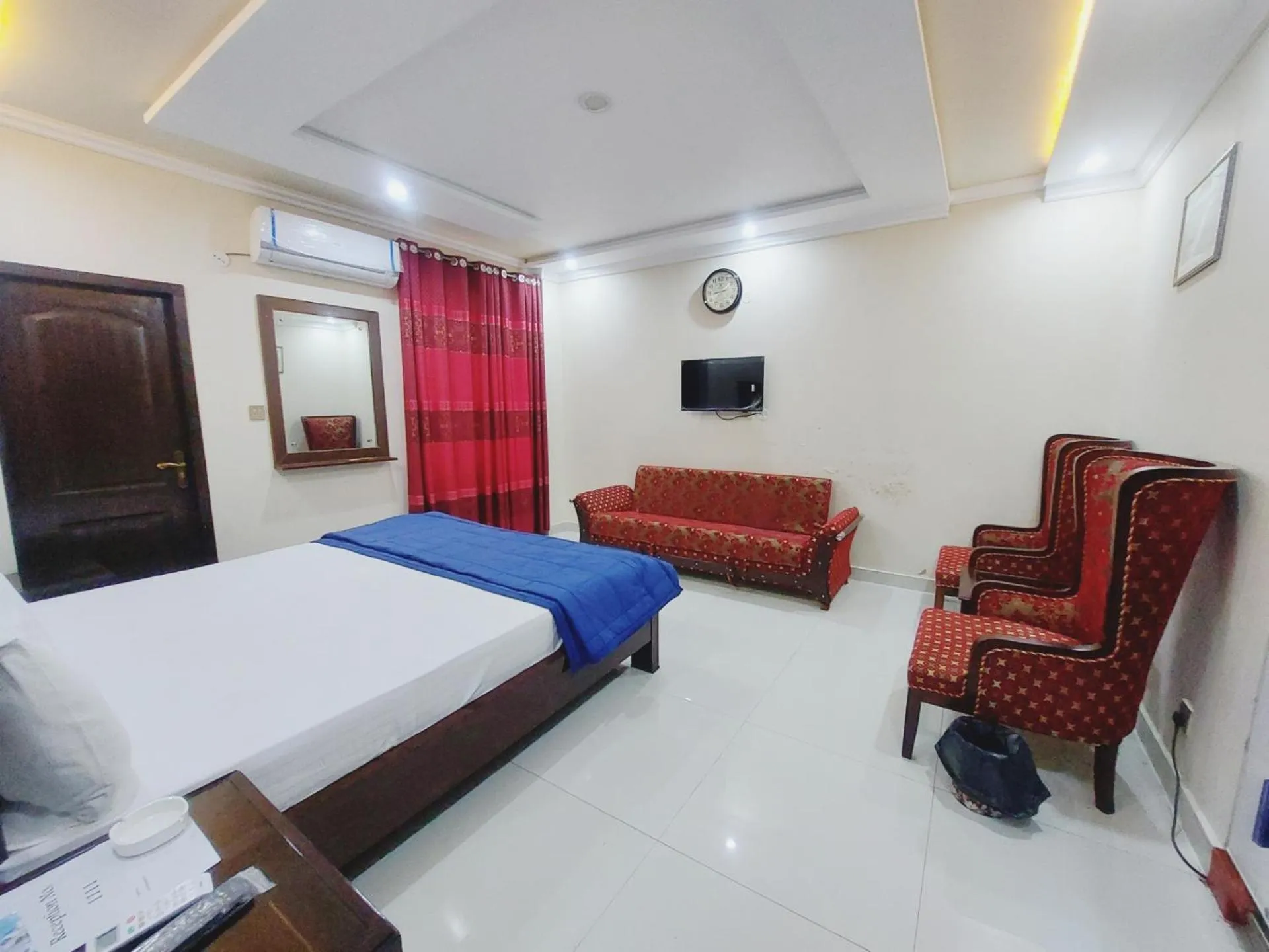 Photo of the whole room, Bed in Hotel White Pearl