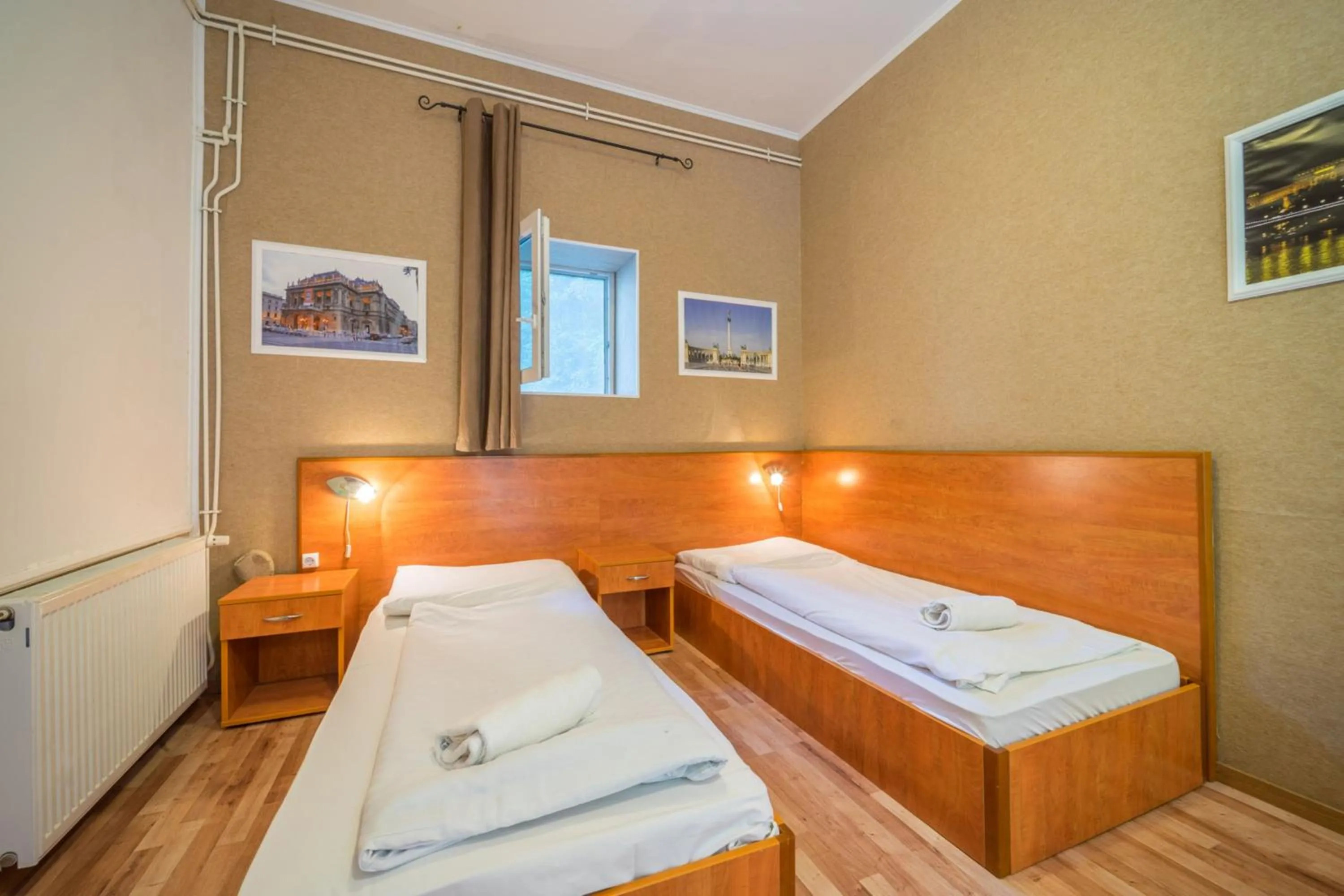 Bedroom, Bed in Easy Star Hotel