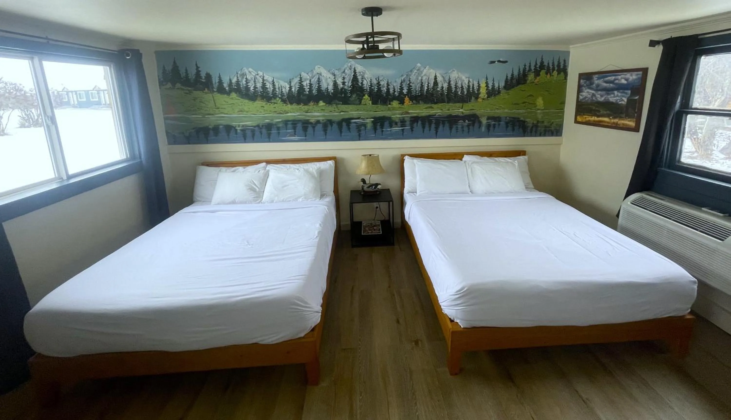 Deluxe Double Room in Sacajawea Inn