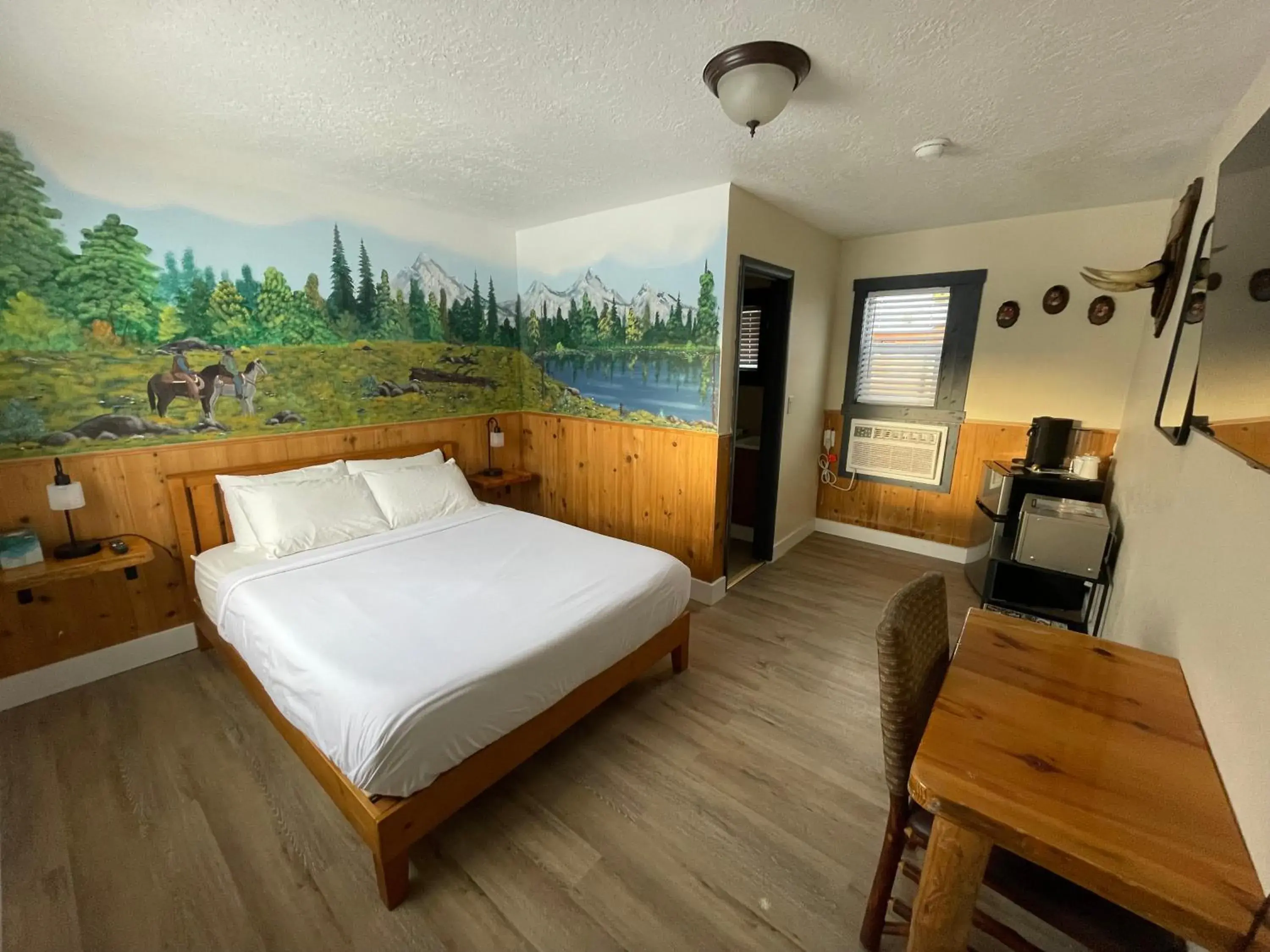 Queen Room in Sacajawea Inn Queen Room in Sacajawea Inn