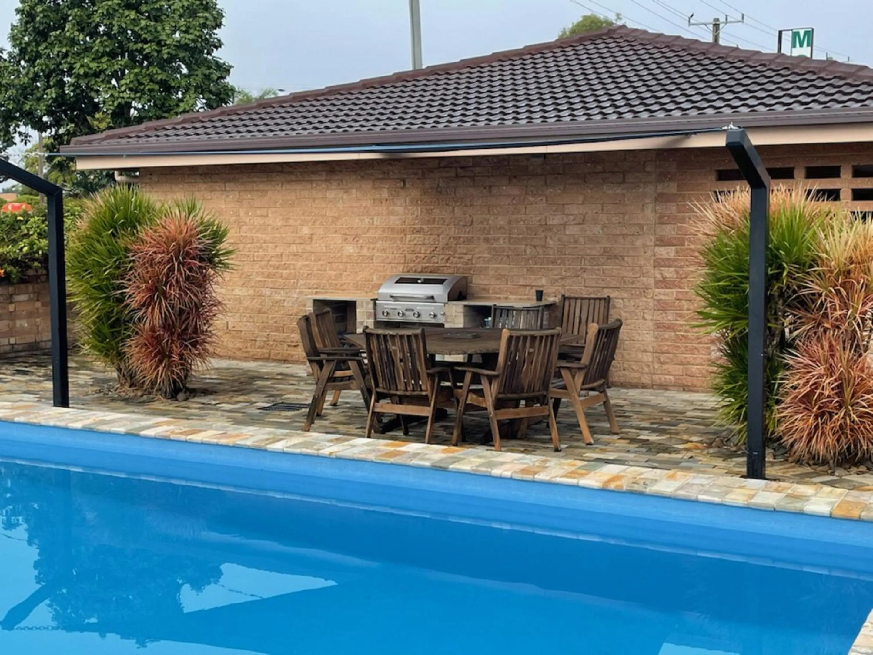 BBQ facilities in Milgate Motel