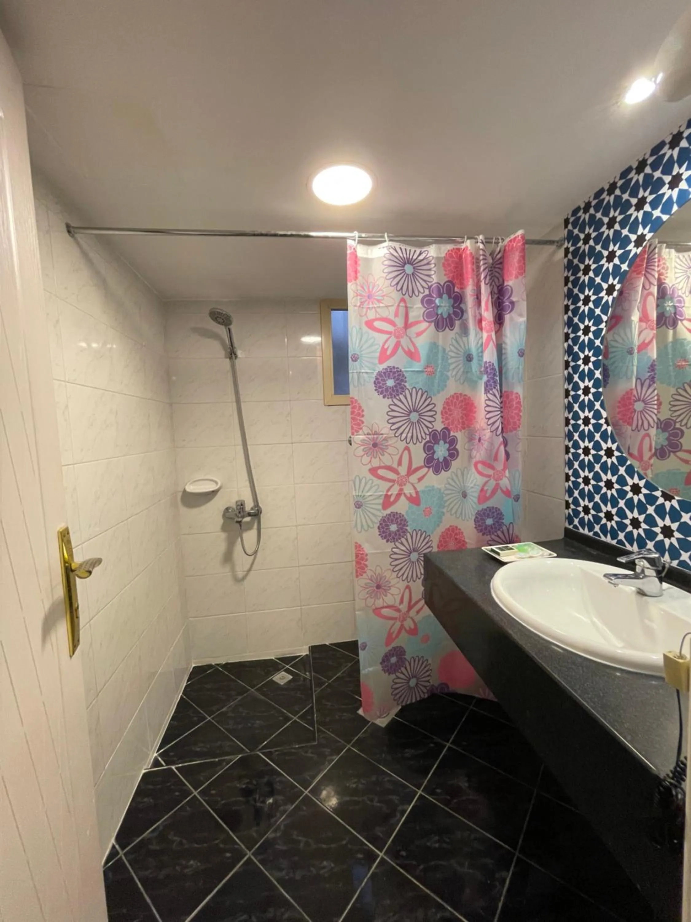 Shower in MOUNT SINA HOTEL By AURA