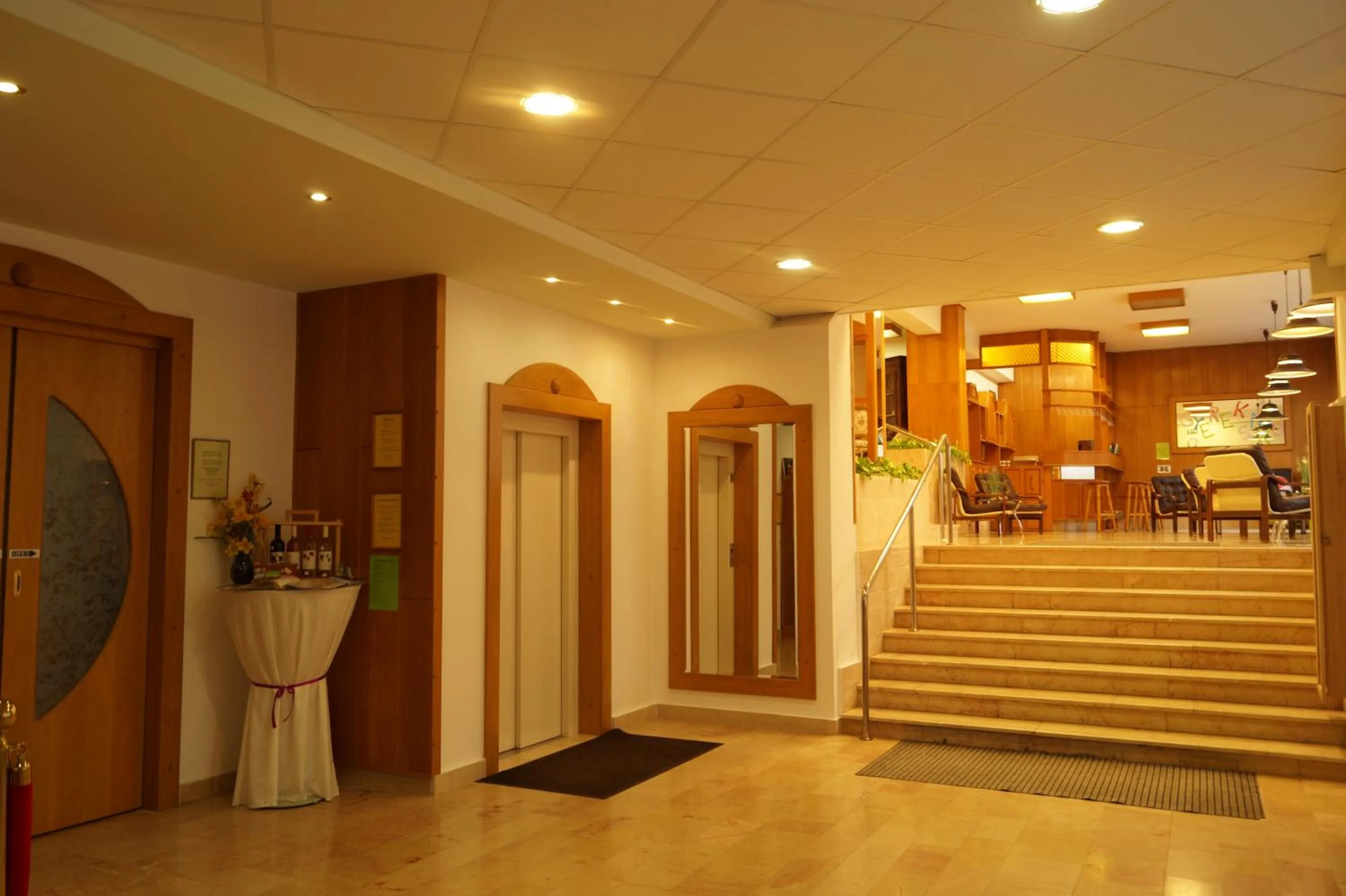 Lobby or reception in Komfort Hotel Platan
