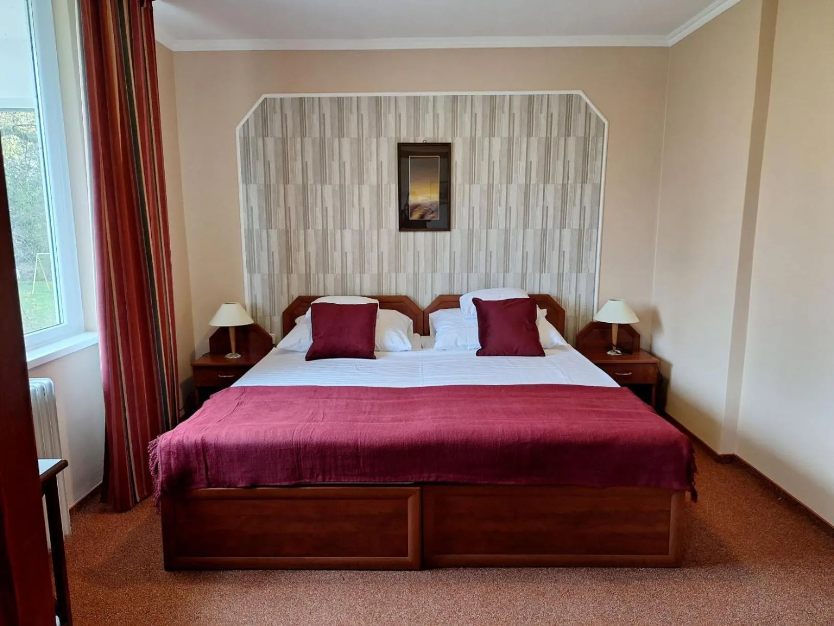 Bedroom, Bed in Komfort Hotel Platan