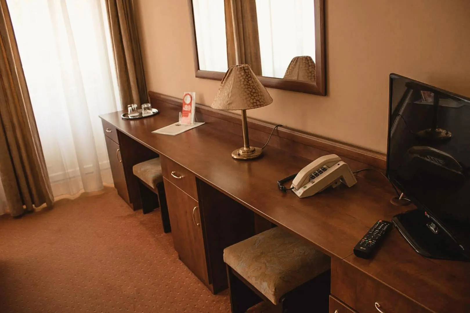 TV and multimedia in Komfort Hotel Platan