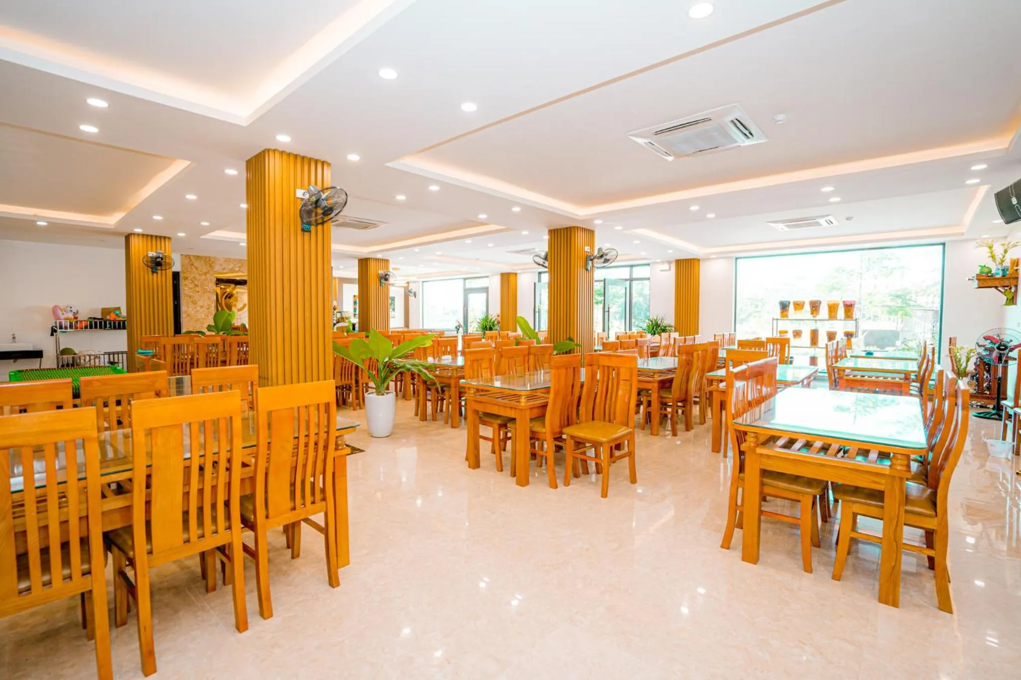 Restaurant/places to eat in QUANG VINH HOTEL