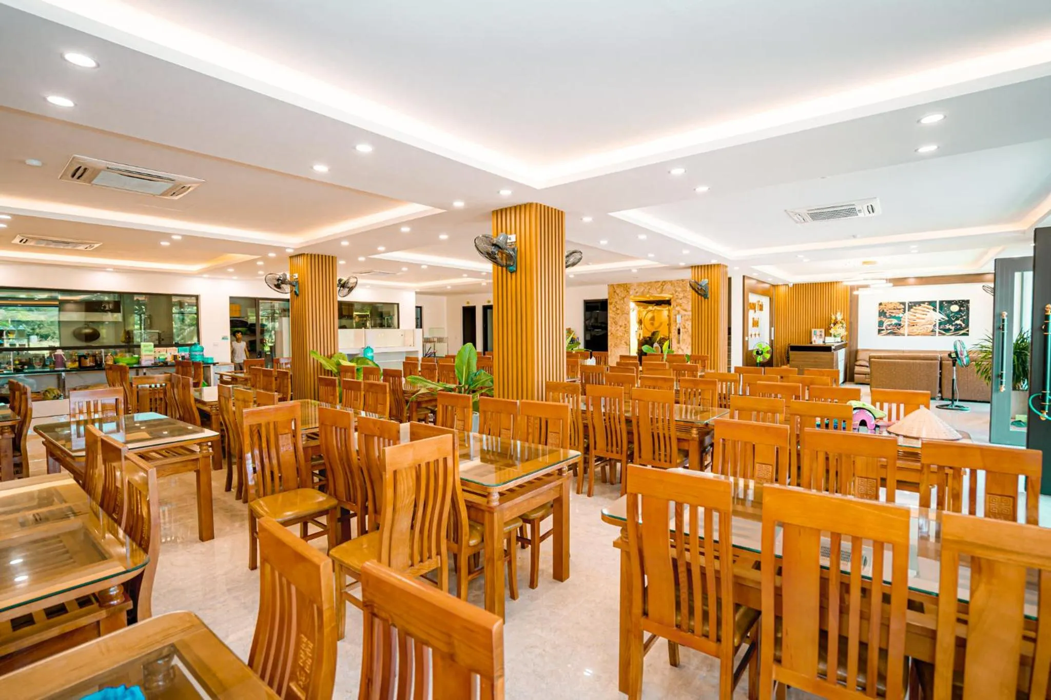 Restaurant/places to eat in QUANG VINH HOTEL