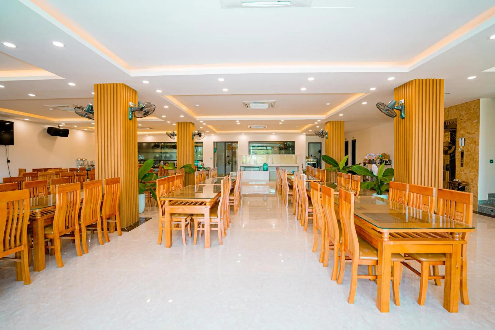 Restaurant/places to eat in QUANG VINH HOTEL