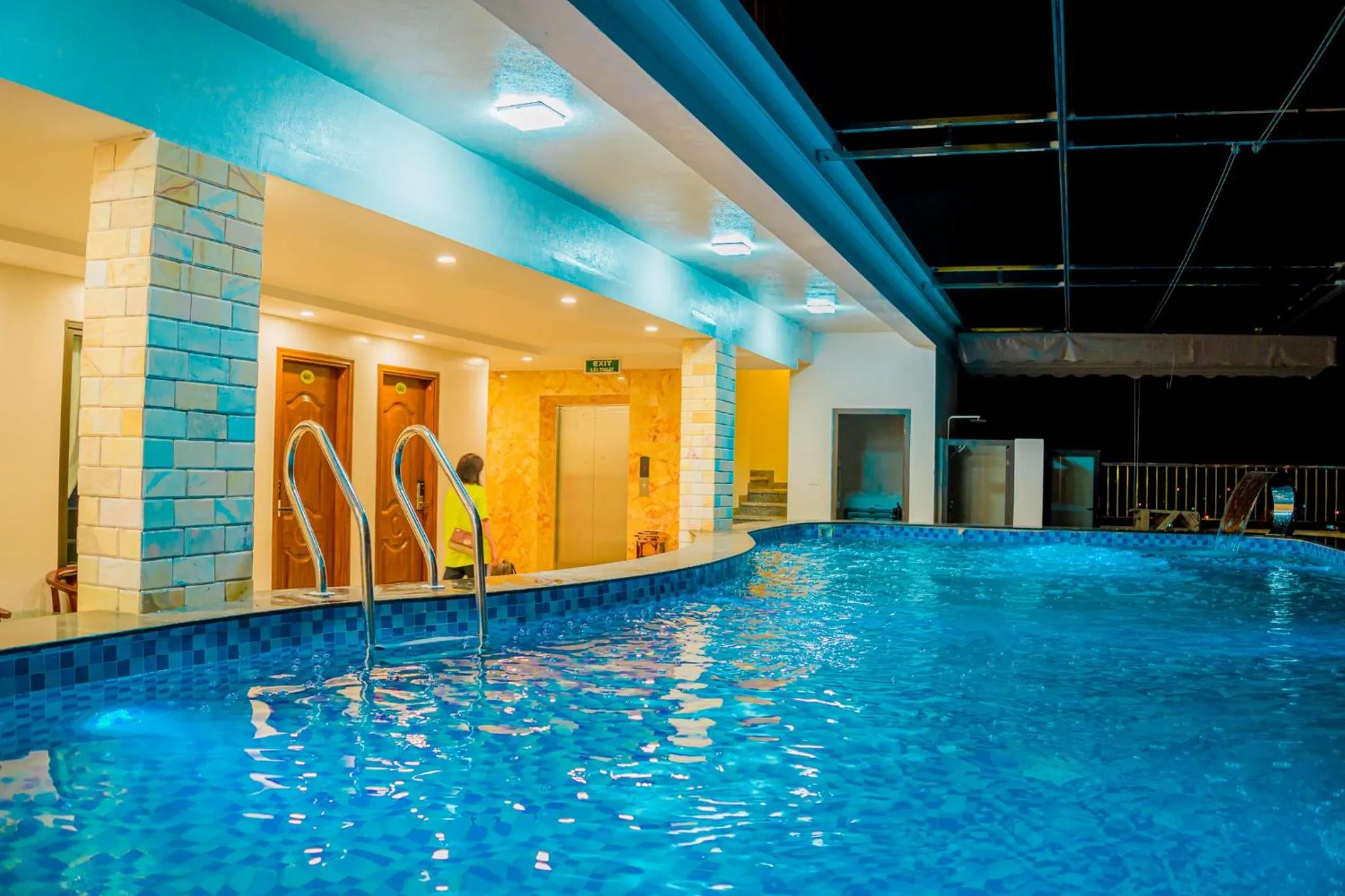 Swimming pool in QUANG VINH HOTEL