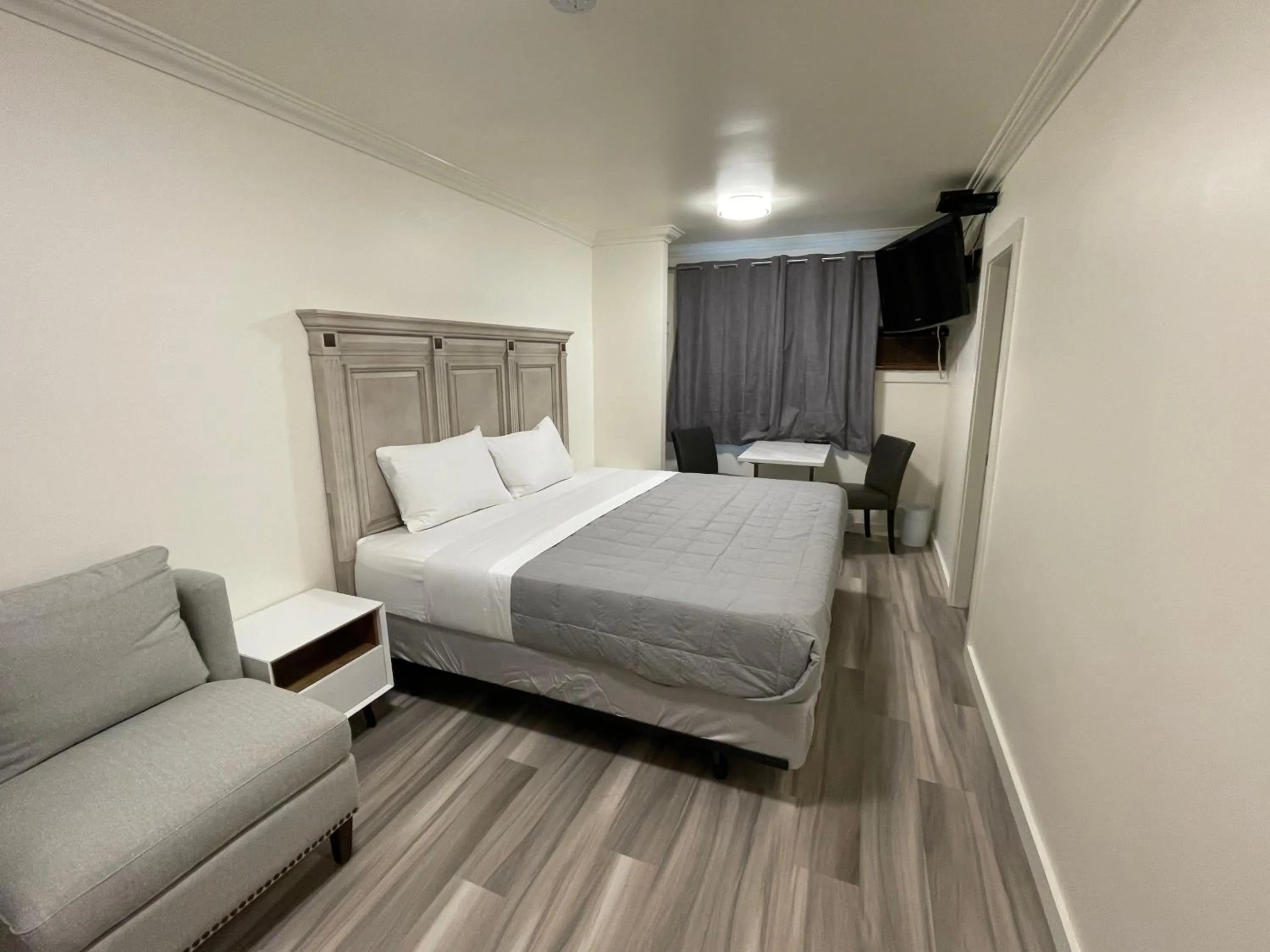 Photo of the whole room, Bed in Destination INN