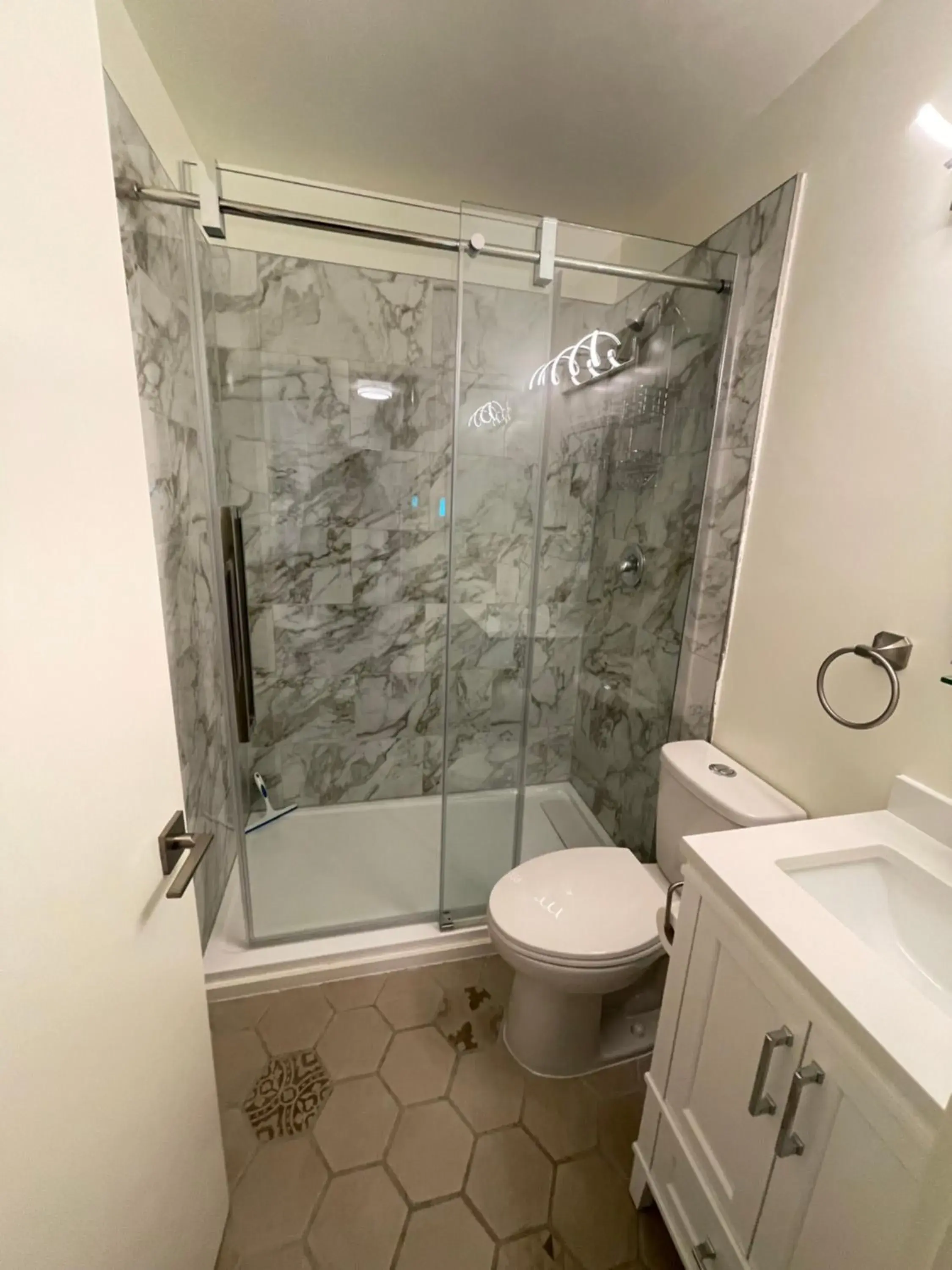 Deluxe King Suite - Pet Friendly in Destination INN Deluxe King Suite - Pet Friendly in Destination INN