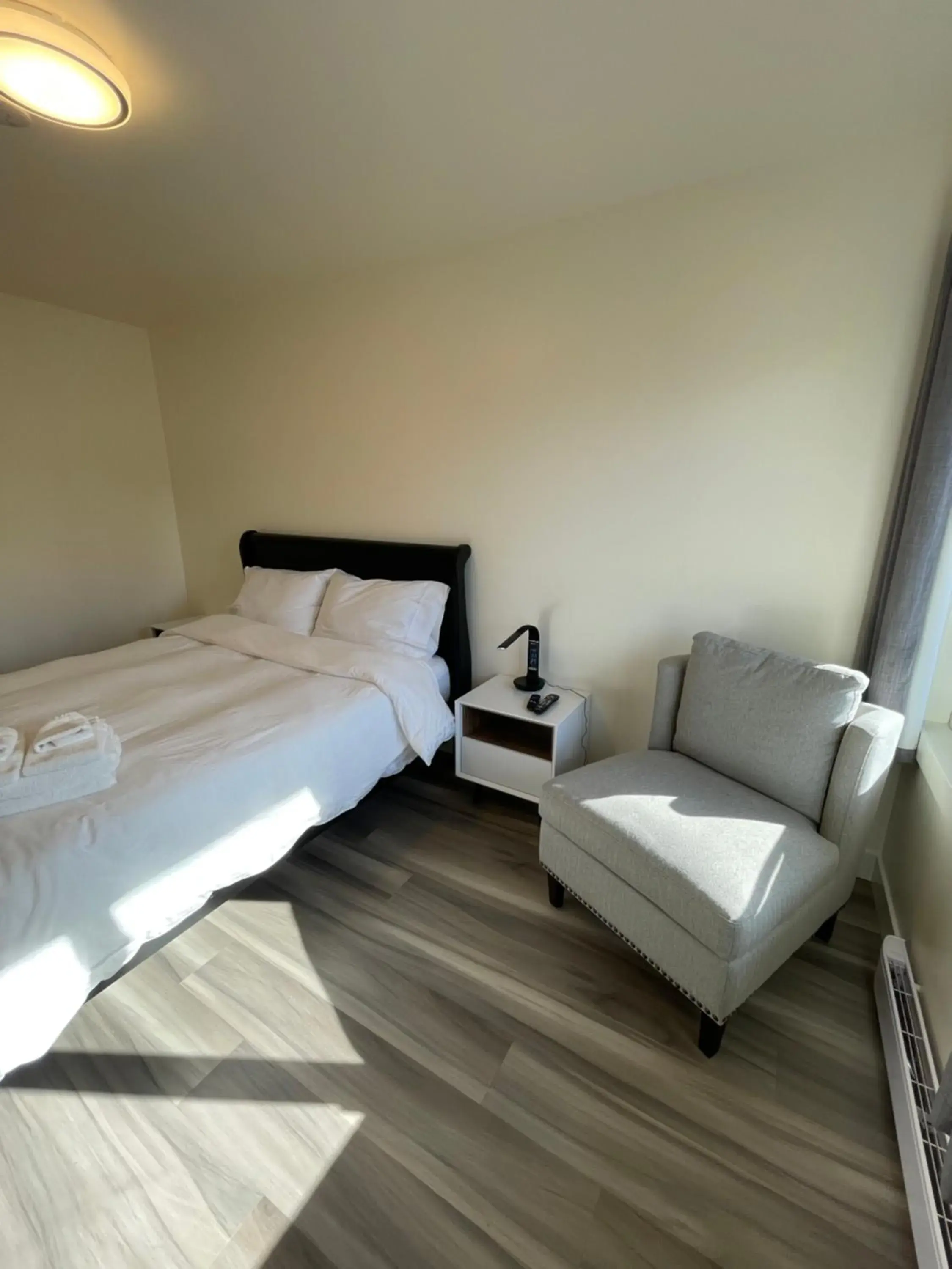 Deluxe Queen Suite in Destination INN Deluxe Queen Suite in Destination INN