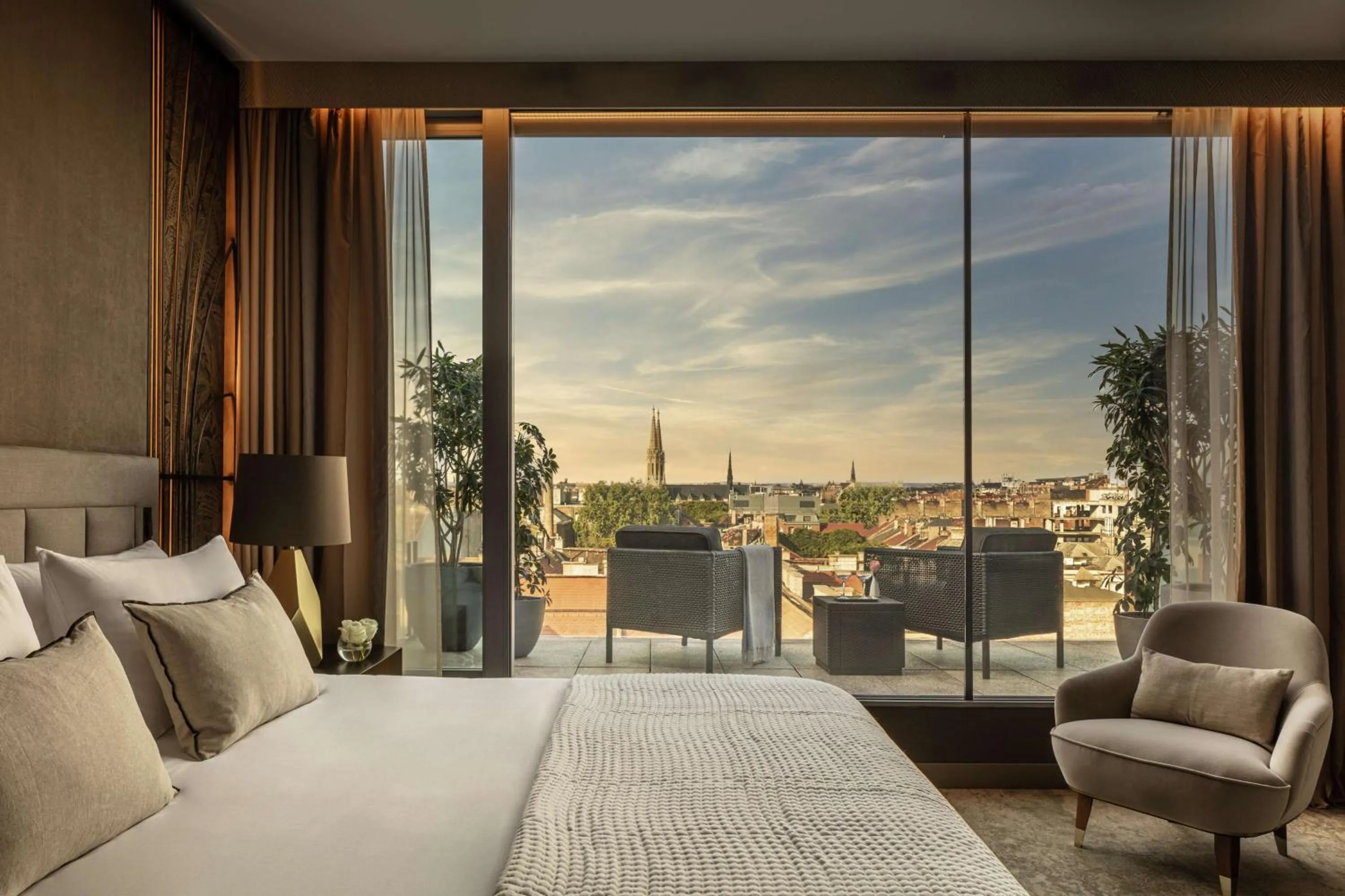 Bedroom, Bed in Anantara New York Palace Budapest - A Leading Hotel of the World