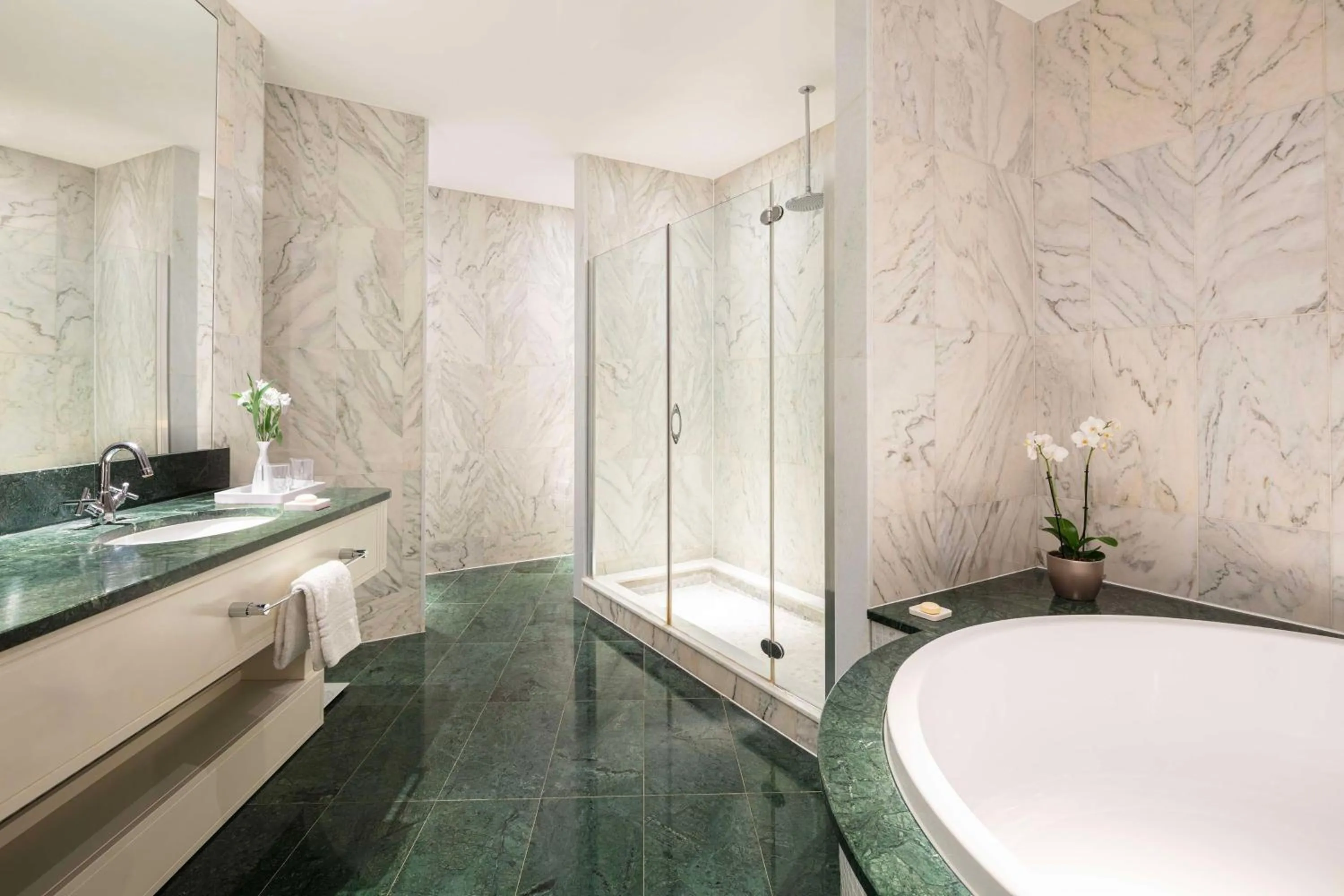 Bathroom in Anantara New York Palace Budapest - A Leading Hotel of the World