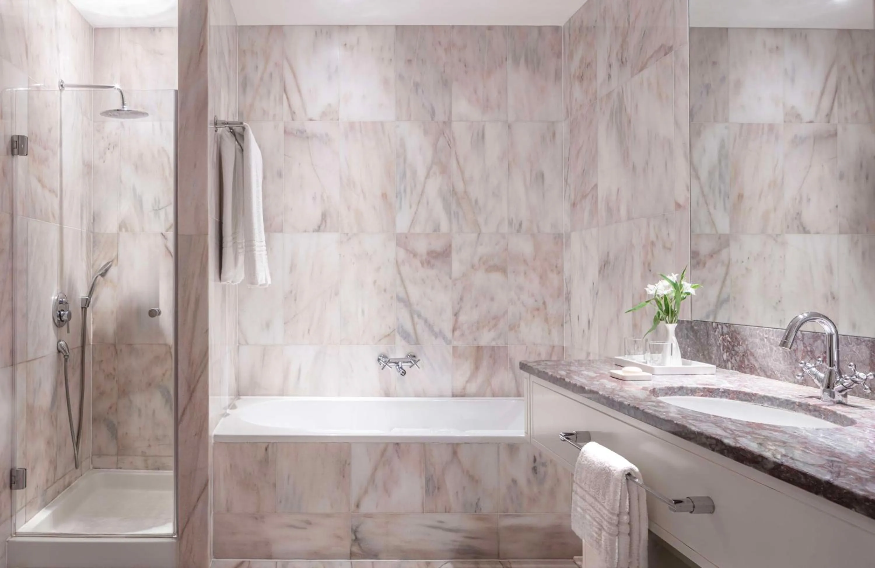 Bathroom in Anantara New York Palace Budapest - A Leading Hotel of the World