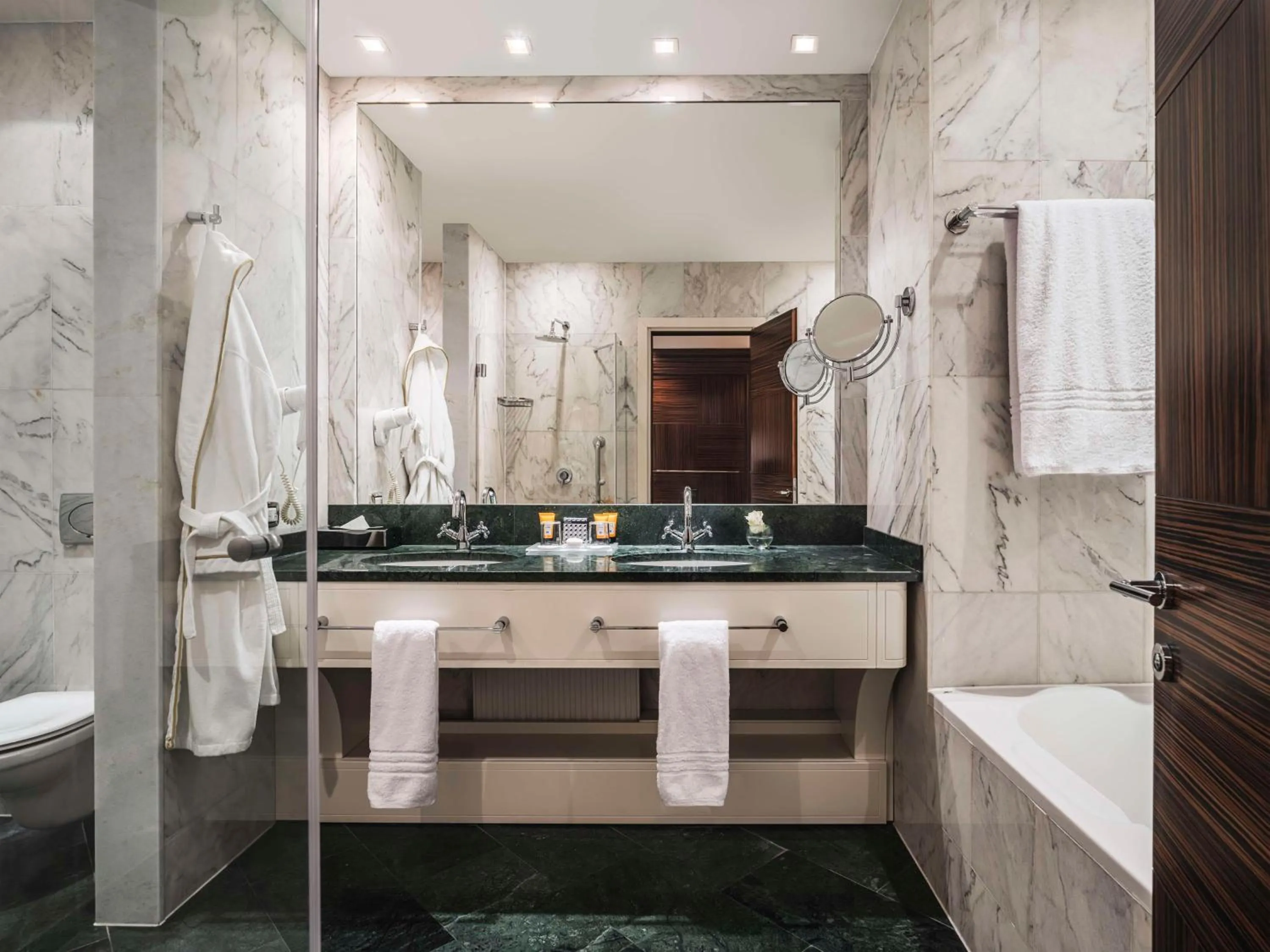 Bathroom in Anantara New York Palace Budapest - A Leading Hotel of the World