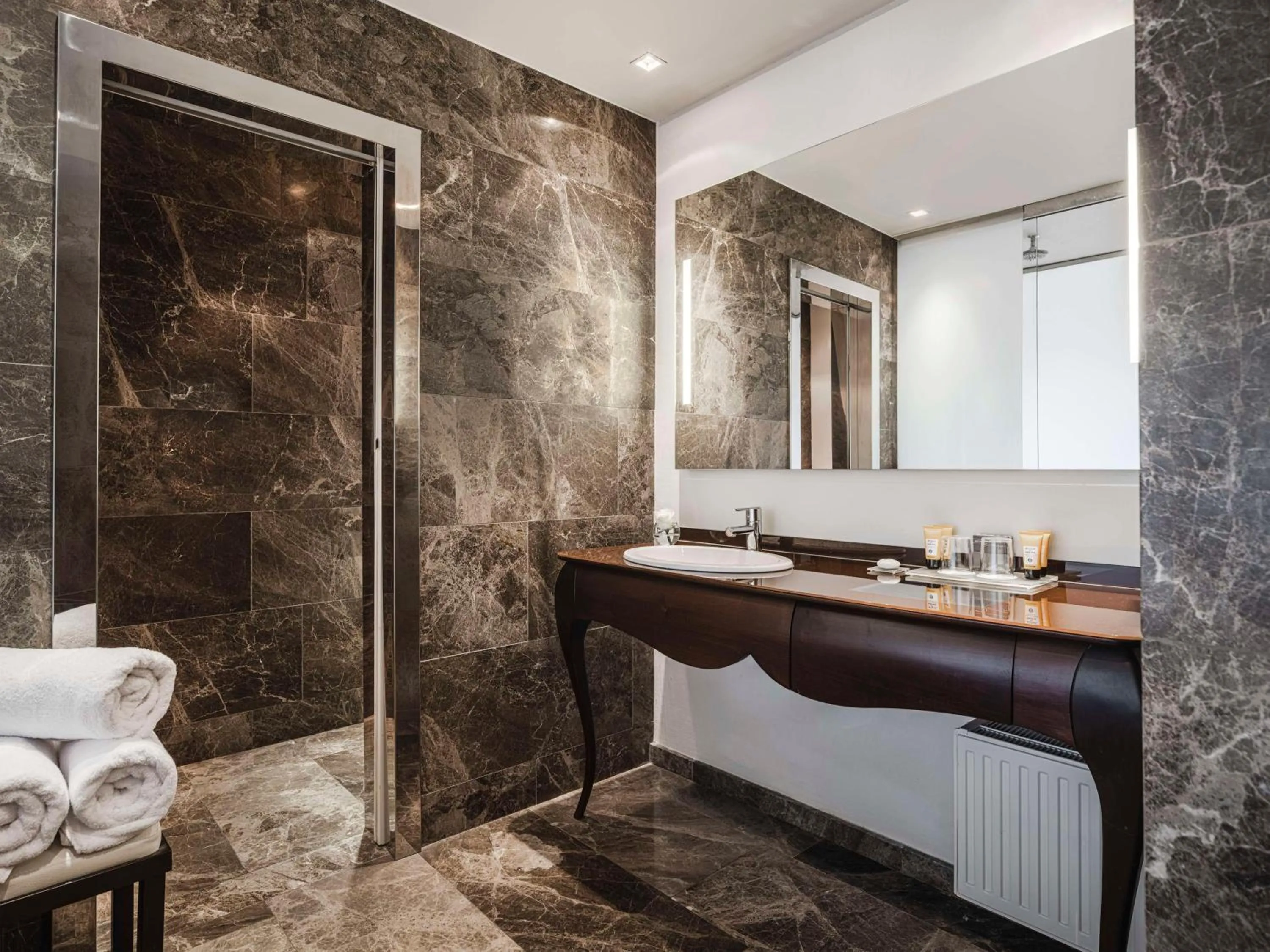 Bathroom in Anantara New York Palace Budapest - A Leading Hotel of the World