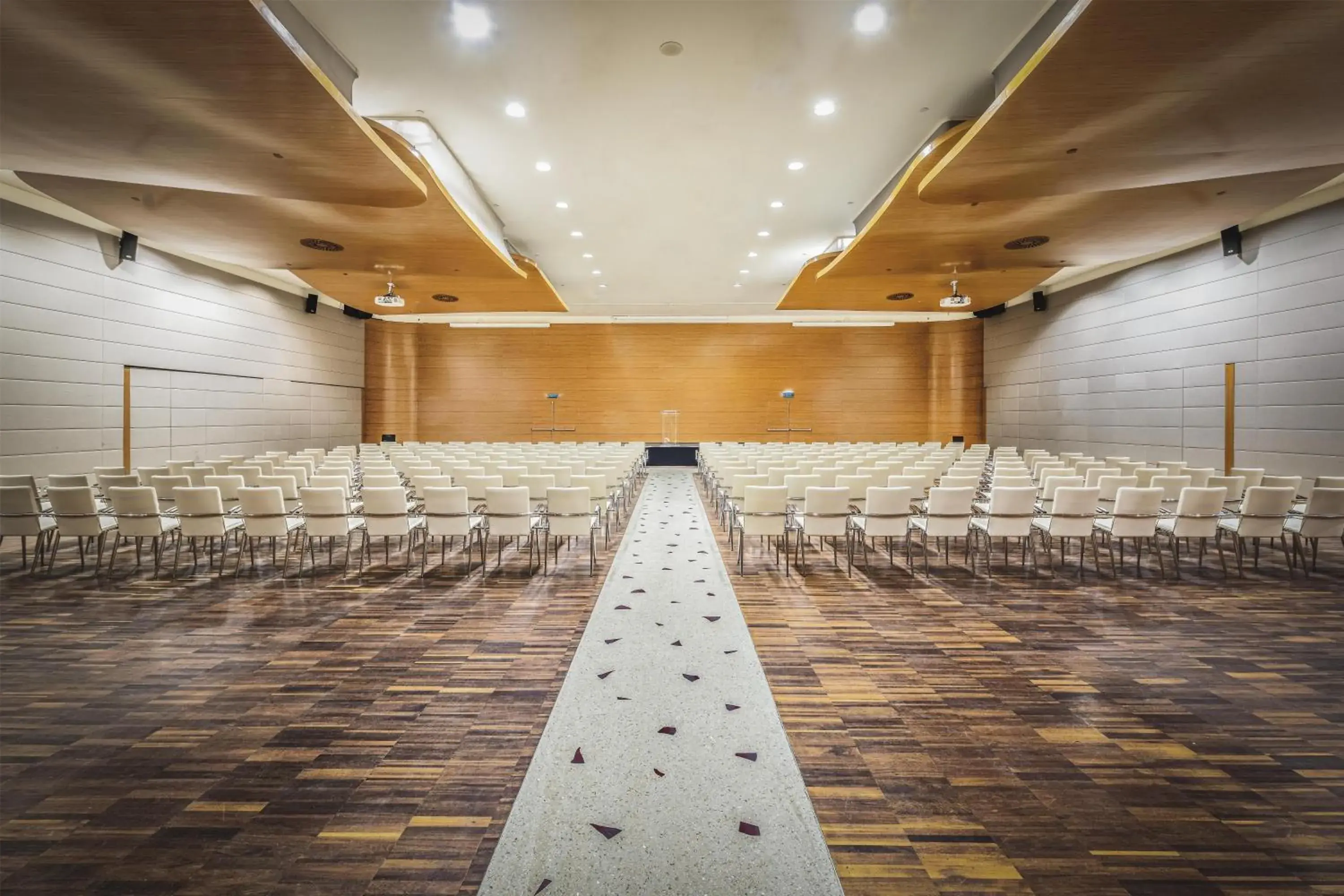 Bedroom in Anantara New York Palace Budapest - A Leading Hotel of the World Bedroom in Anantara New York Palace Budapest - A Leading Hotel of the World