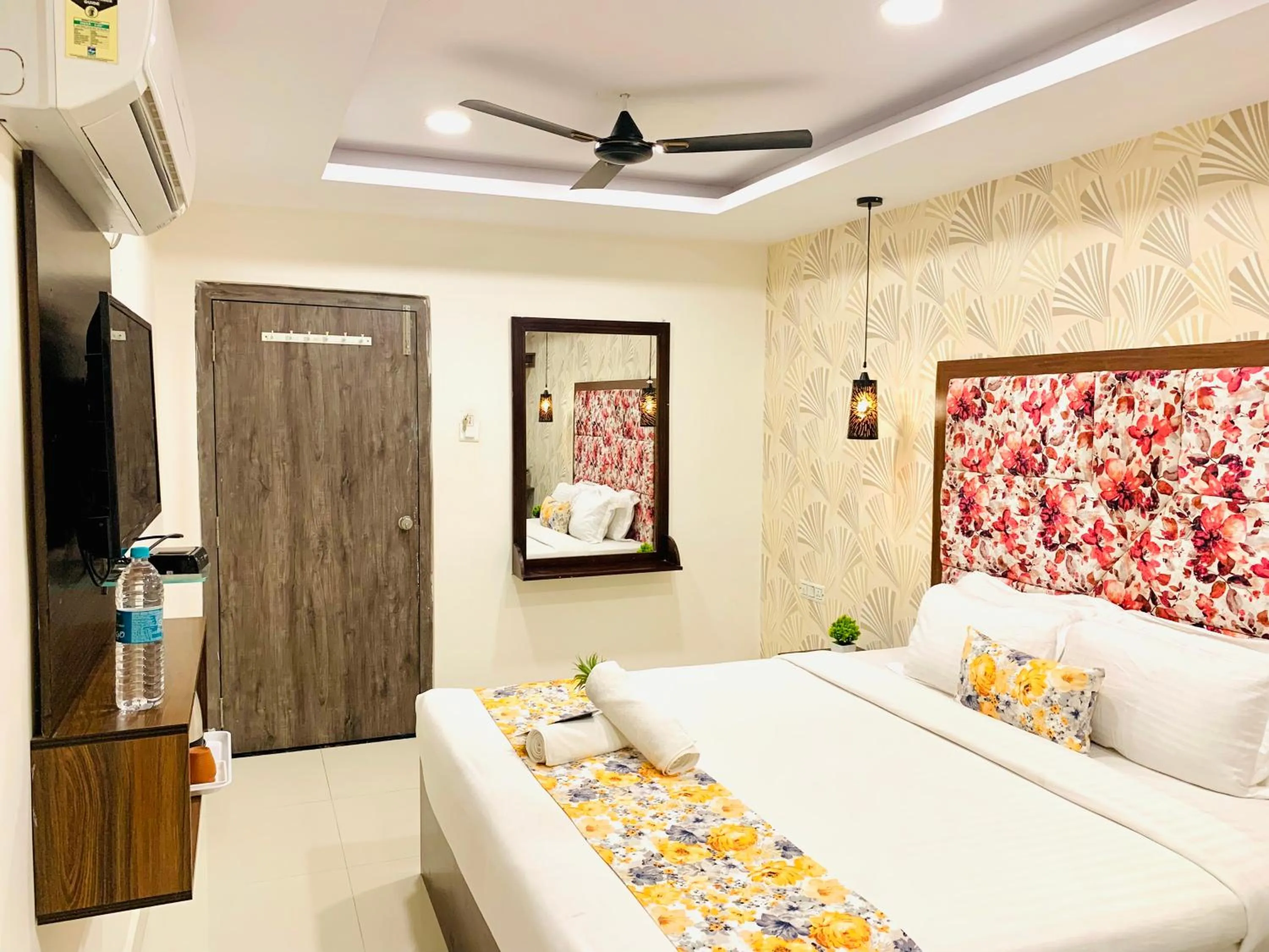 Bedroom, Bed in Hotel oak by signature airport zone hyderabad