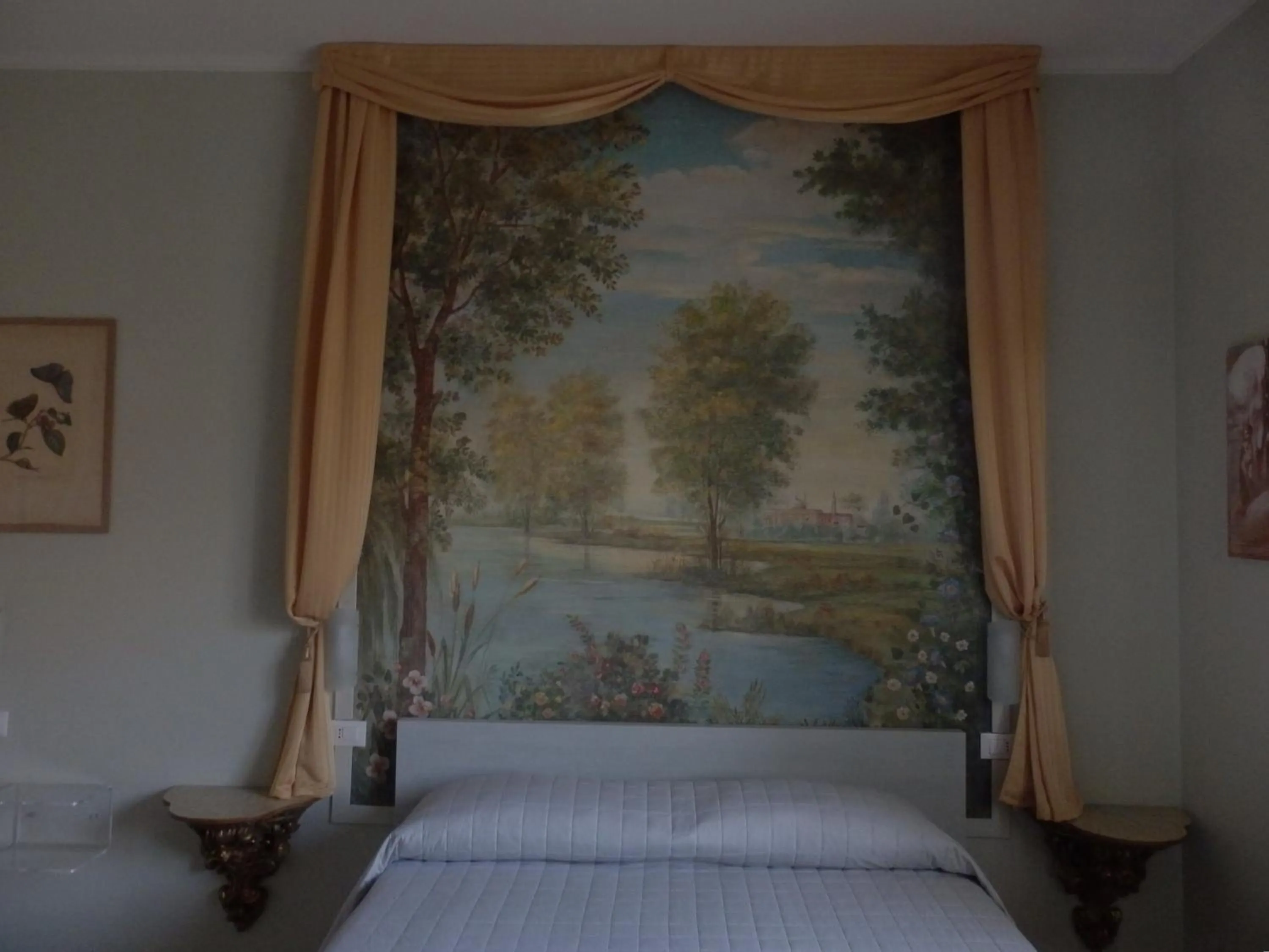 Photo of the whole room, Bed in Riflessi d'Arte