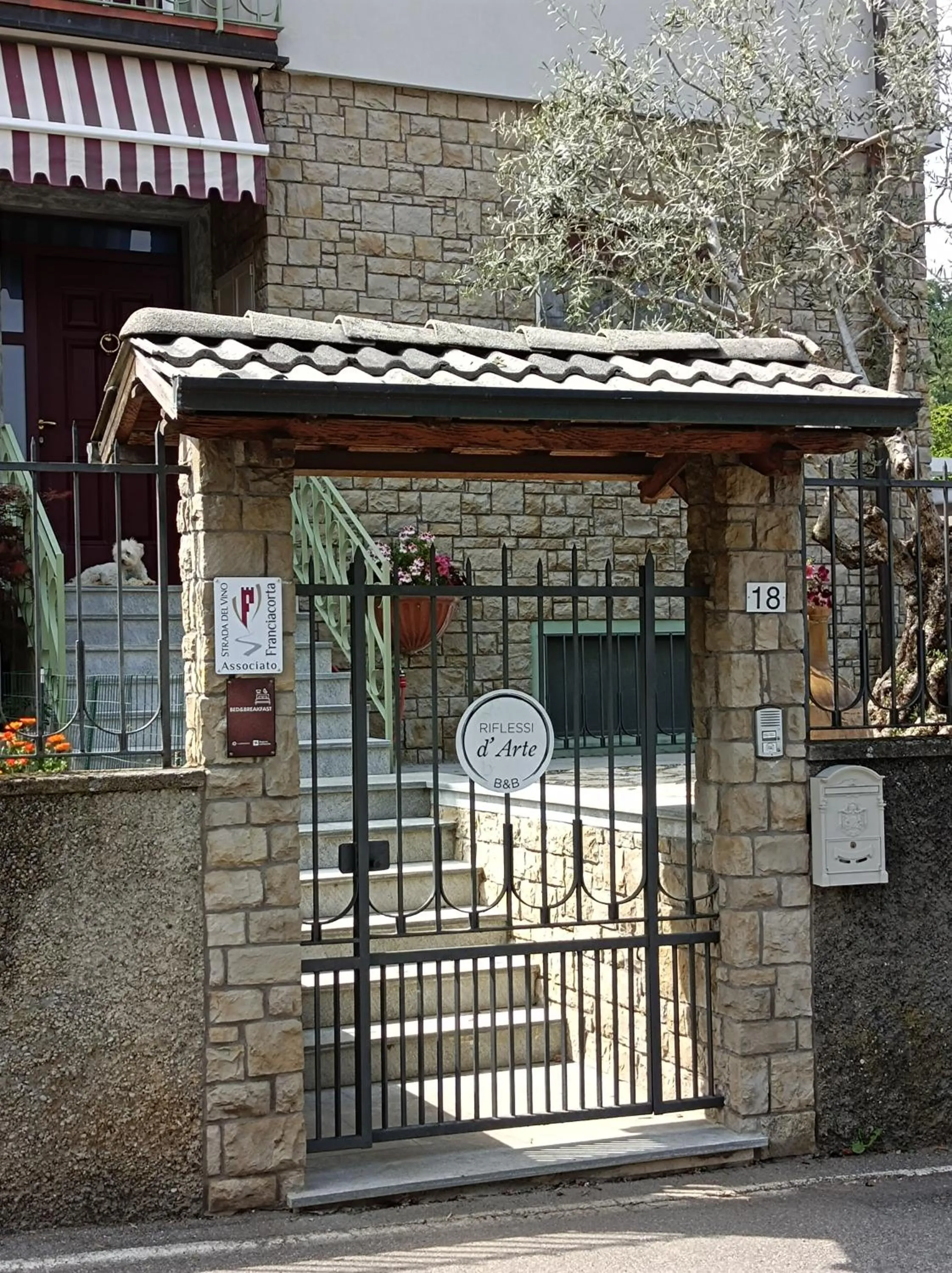 Property building in Riflessi d'Arte