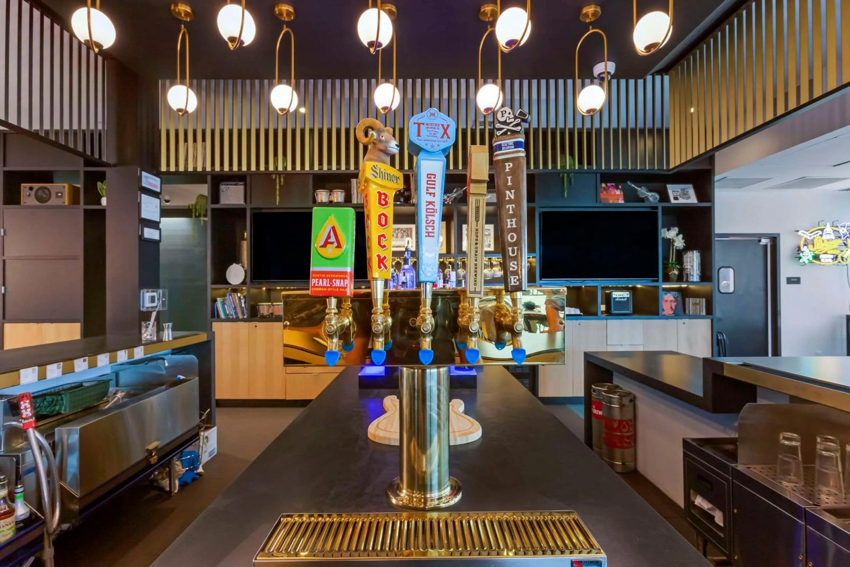 Restaurant/places to eat in Cambria Hotel Austin Airport