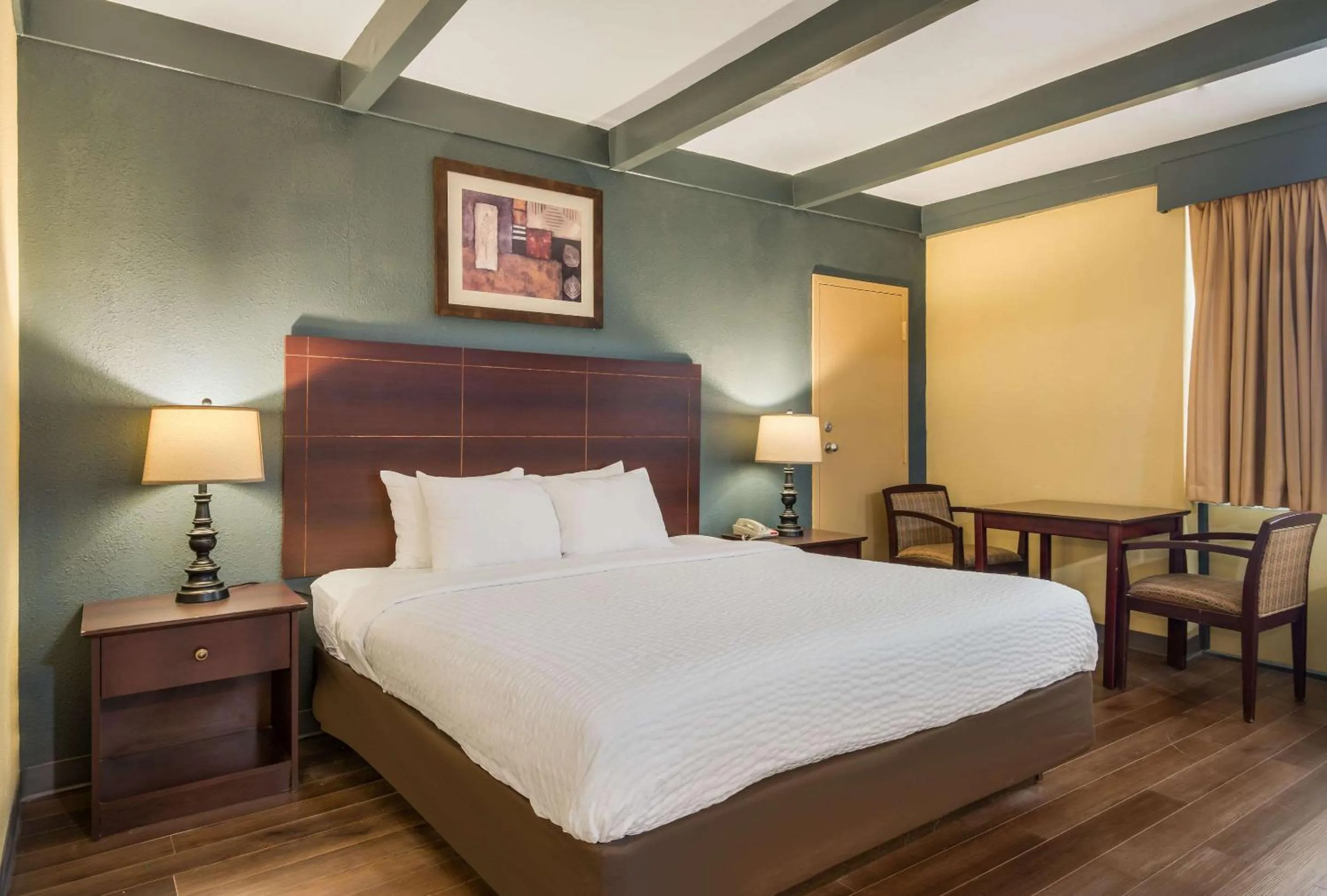 Bedroom in Suburban Studios Buffalo Airport