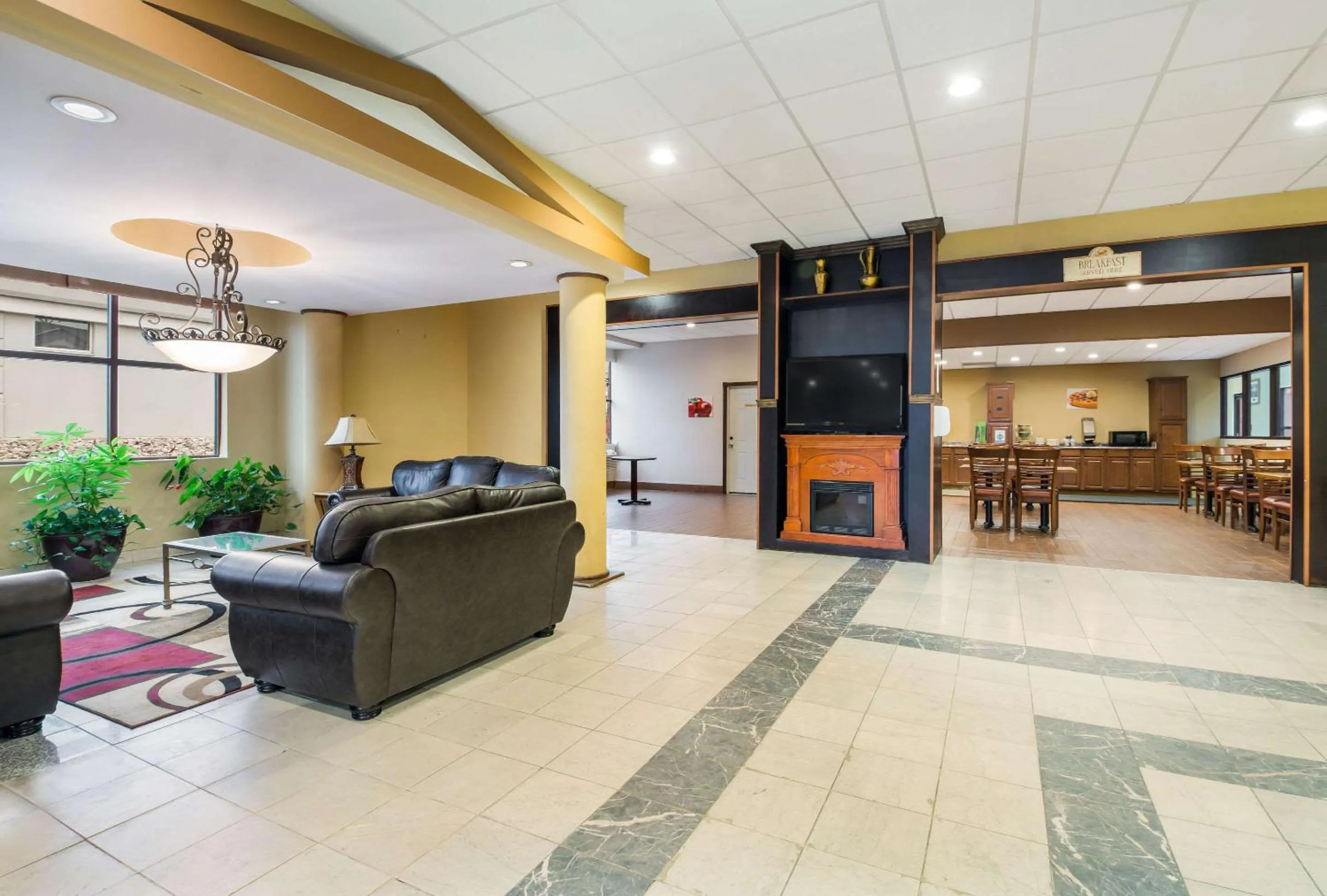 Lobby or reception in Suburban Studios Buffalo Airport