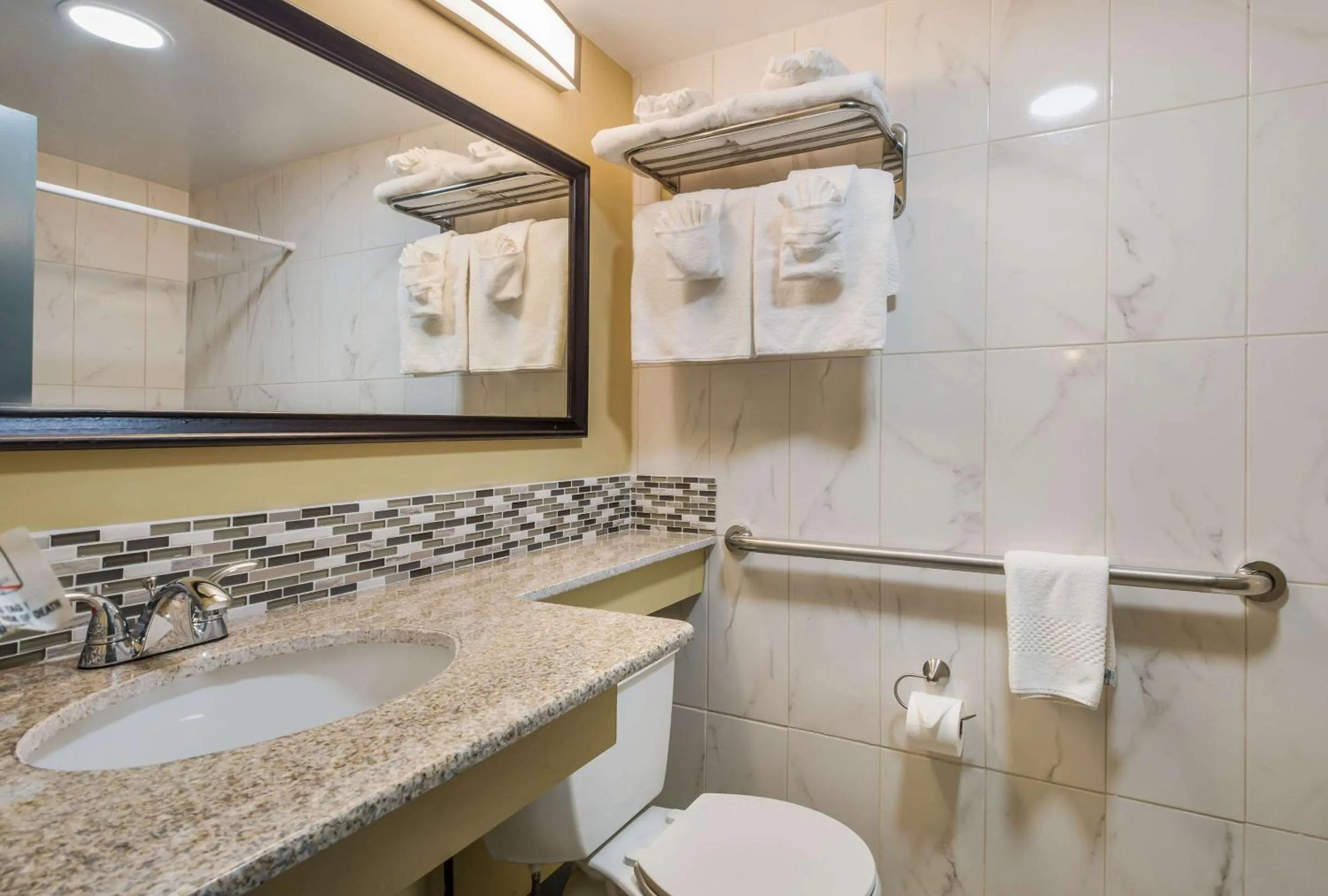 Bedroom in Suburban Studios Buffalo Airport