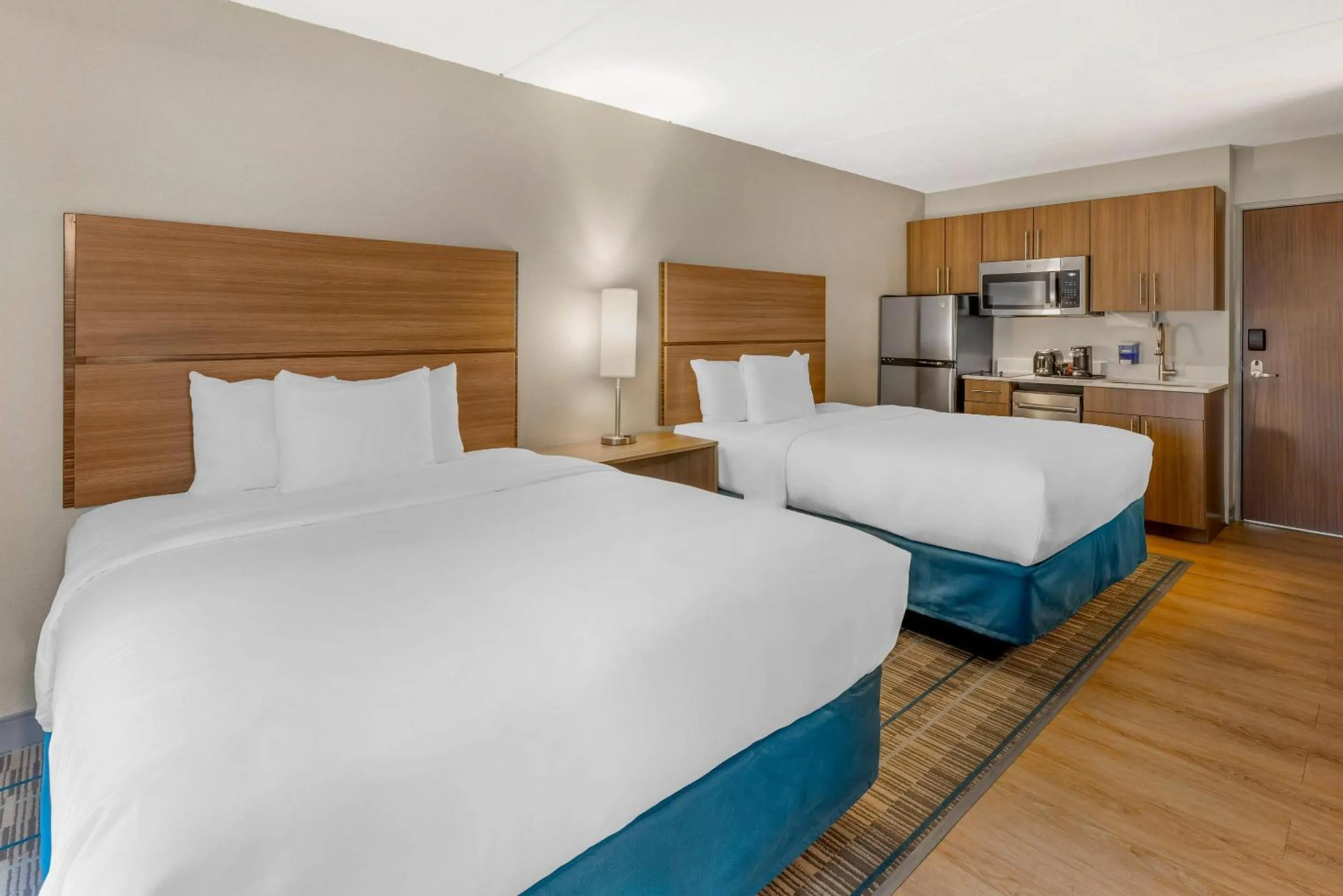 Bedroom, Bed in MainStay Suites Oakbrook Terrace - Chicago